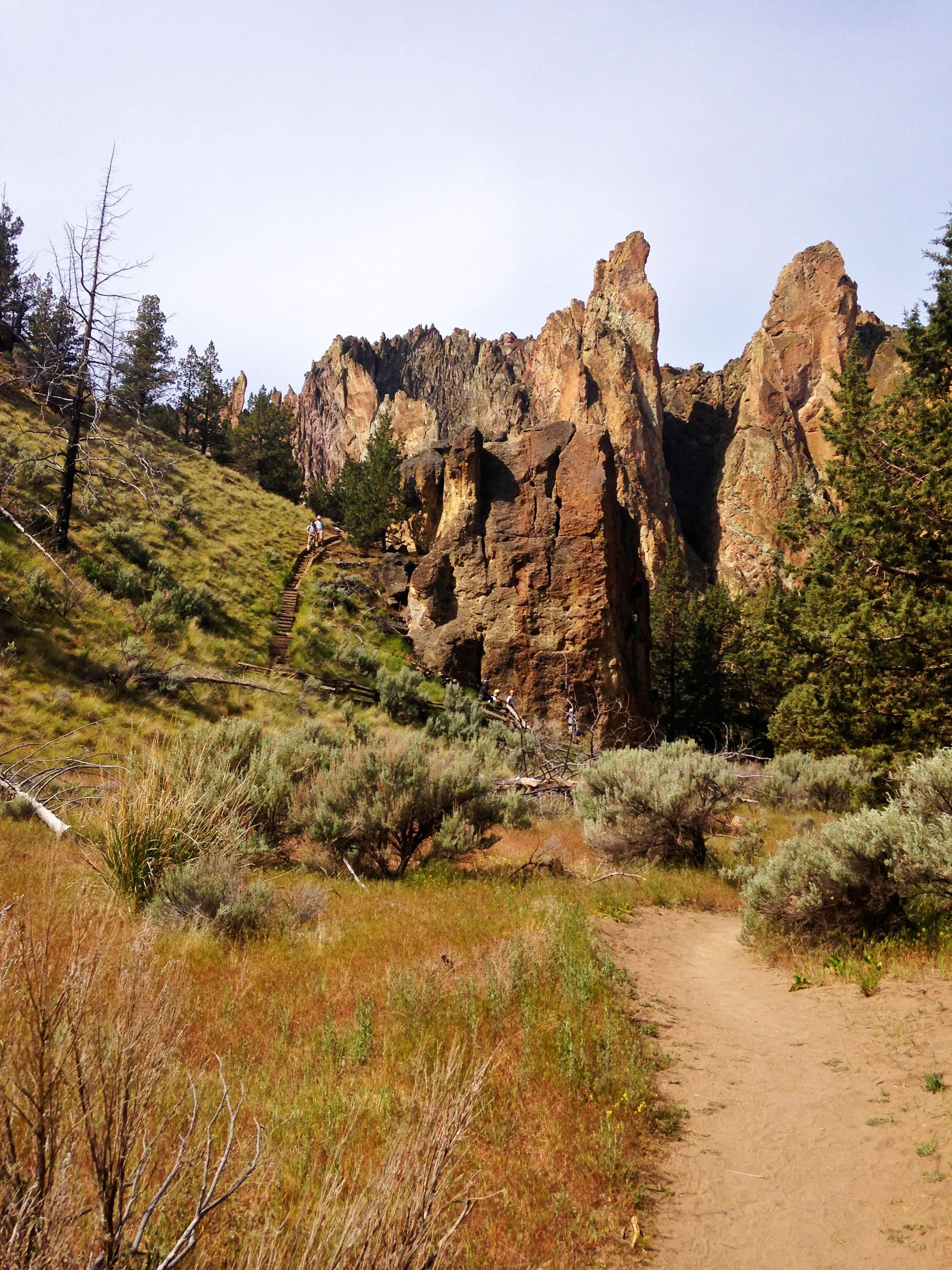the Canyon Trail goes past climbing areas in Smith Rock State Park then along the Crooked RIver