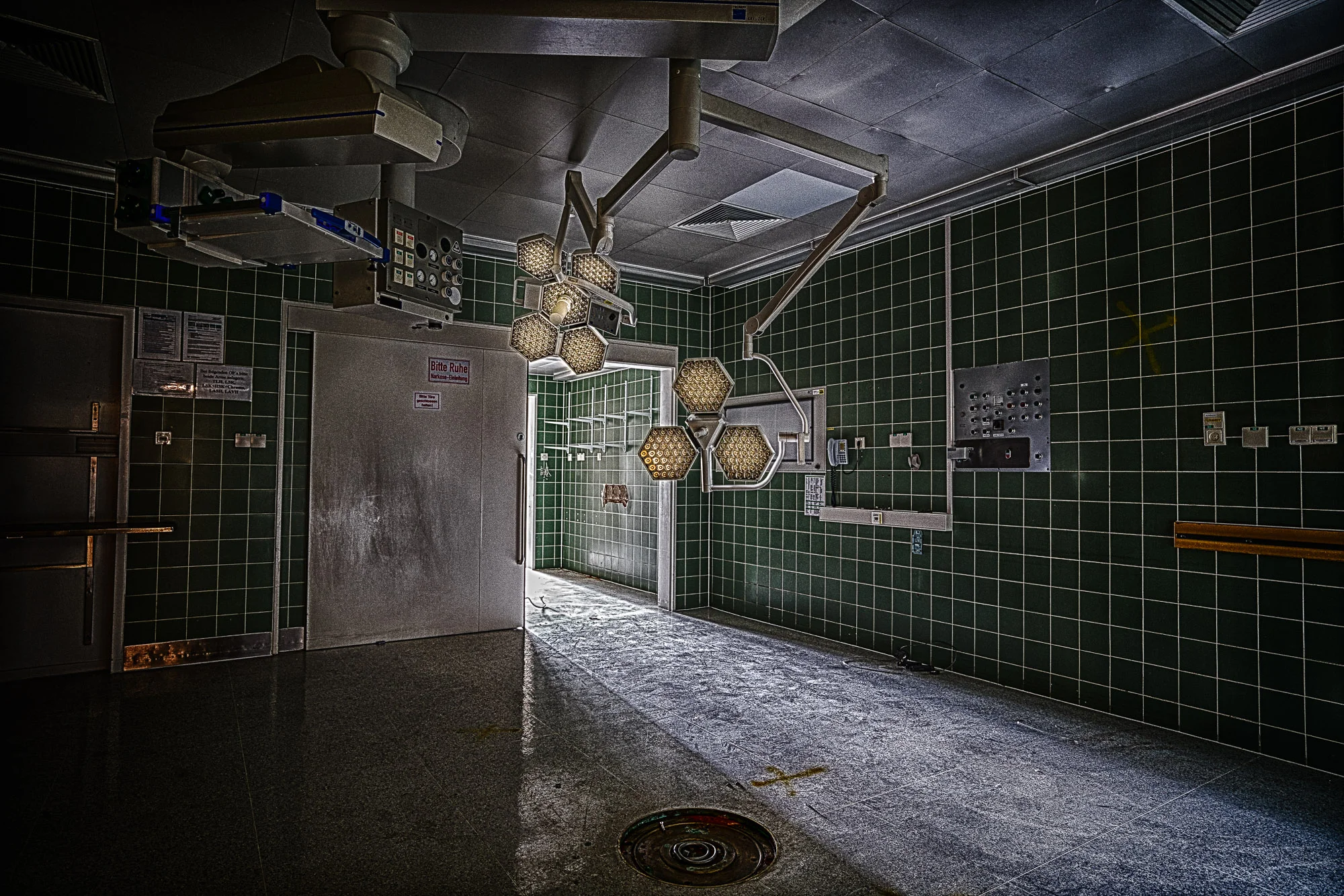 OP Saal, Lampen, Krankenhaus, Plattenwald, HDR, Lost Place 