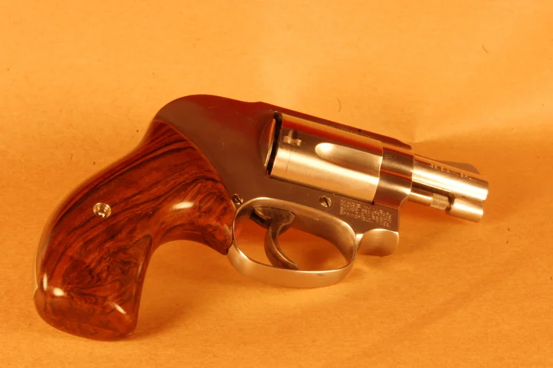 french+walnut+j-frame+smooth+hideout+grips.jpg