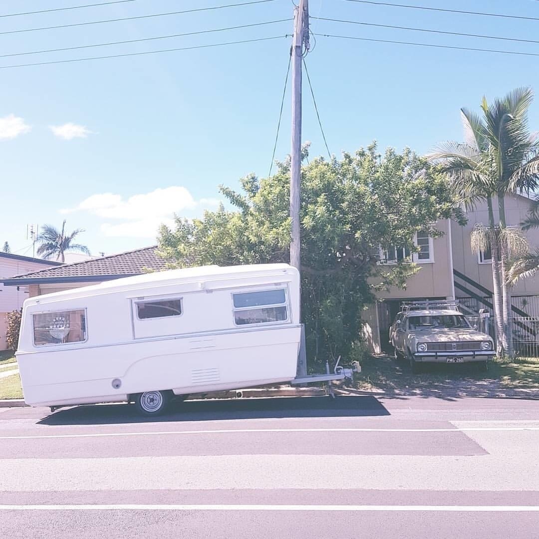 Early days H.O.W at our Moffat @beachshacksofaustralia HQ #BeachShack #NotTheKingswood #CaravanBar🏖️