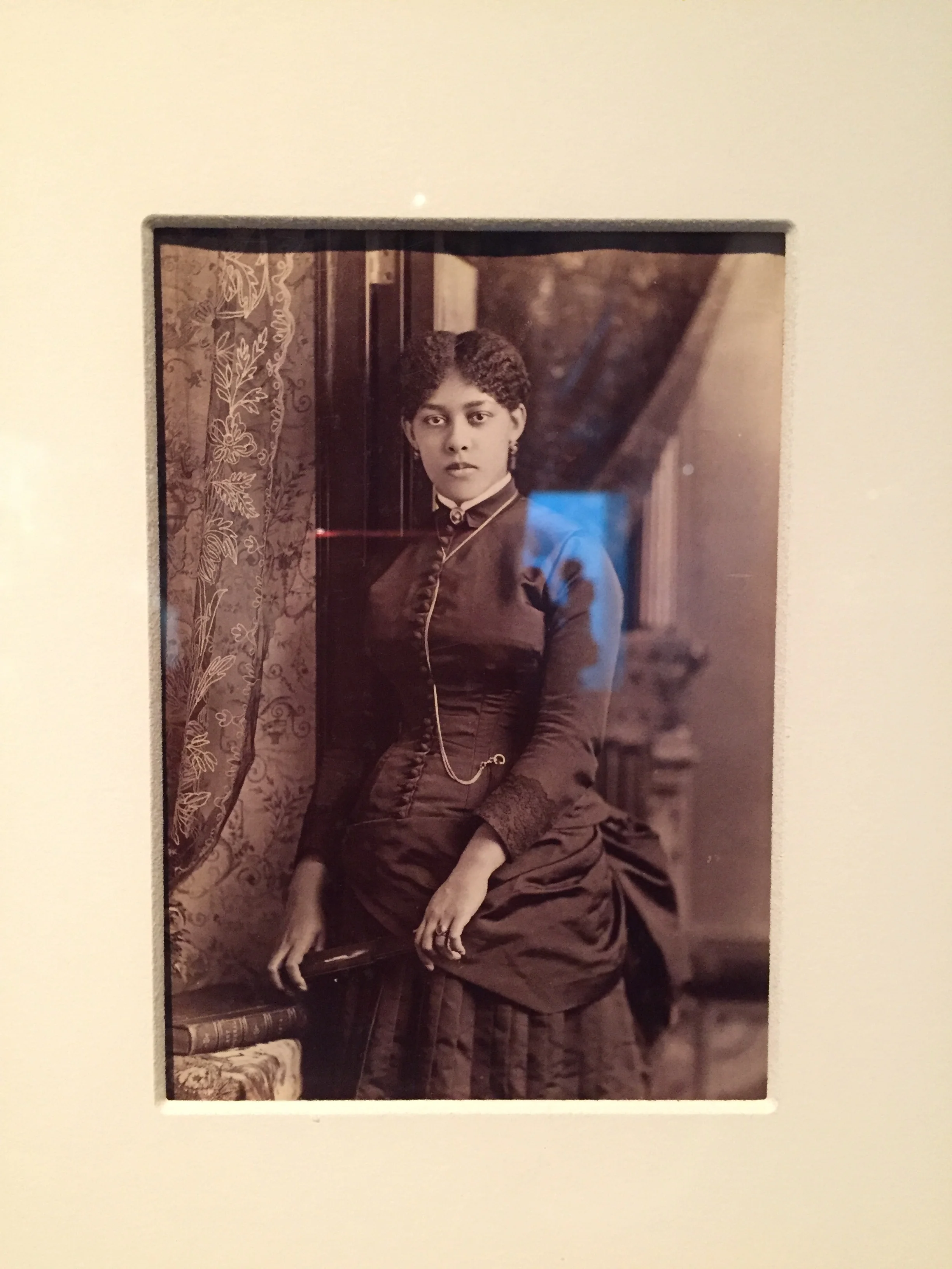 William Notman, Mary Ann Law Guilmartin, Montréal, (1885). From Georgia, she is the daughter of an American slave adopted by a St-Hyacinthe (QC) family. She will marry M. Talbot, deputy of Bellechasse. I'd like to find photos of this wedding. Thanks to this blog for the info.
