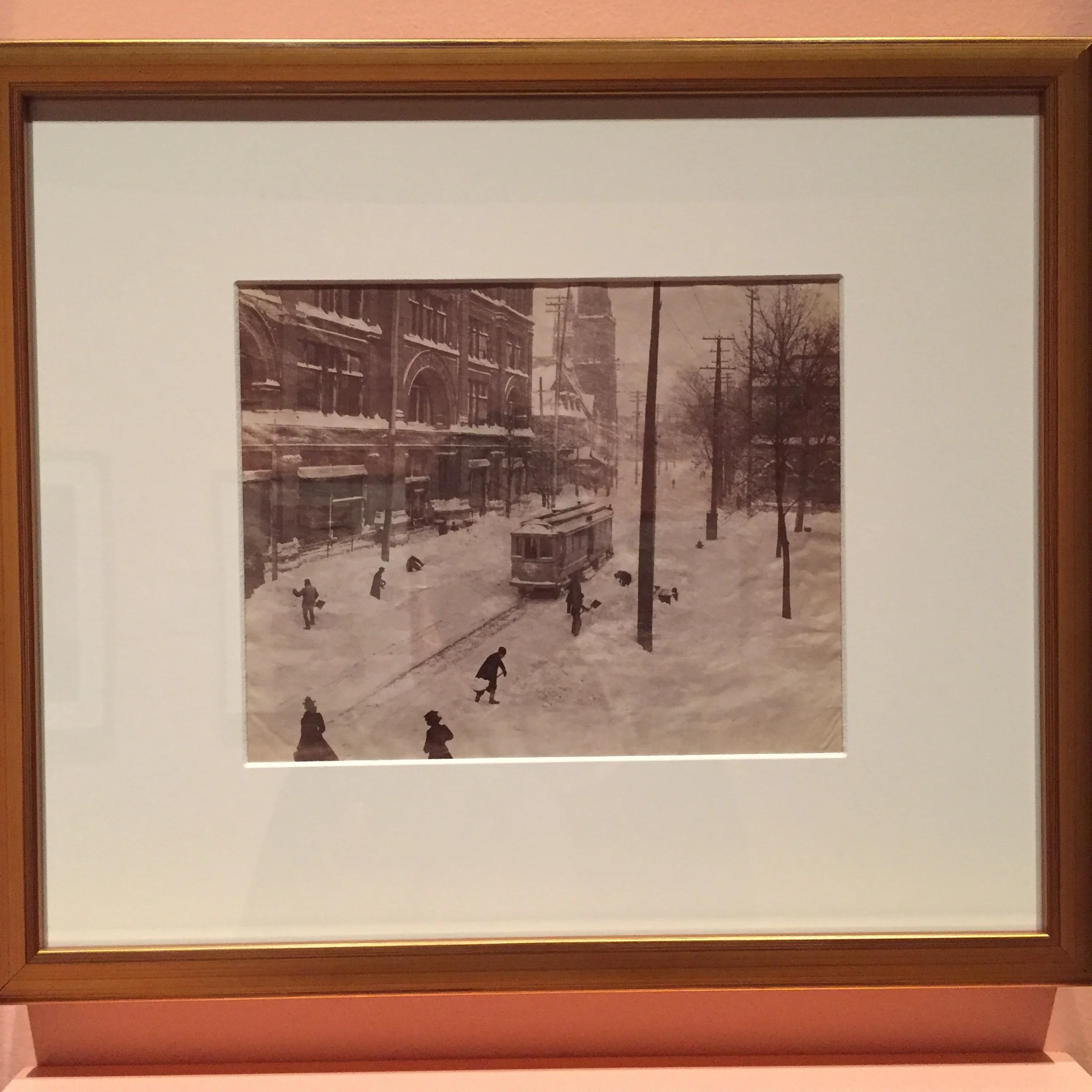 Sainte-Catherine street under the snow. We can recognize the Bay building corner of Union.