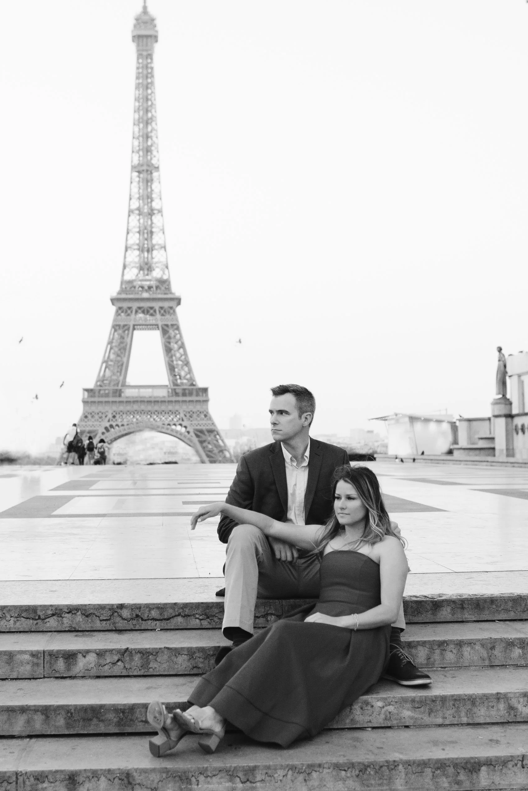 Couple-portrait-session-Paris-EiffelTower-Seine-Cafe002.jpg