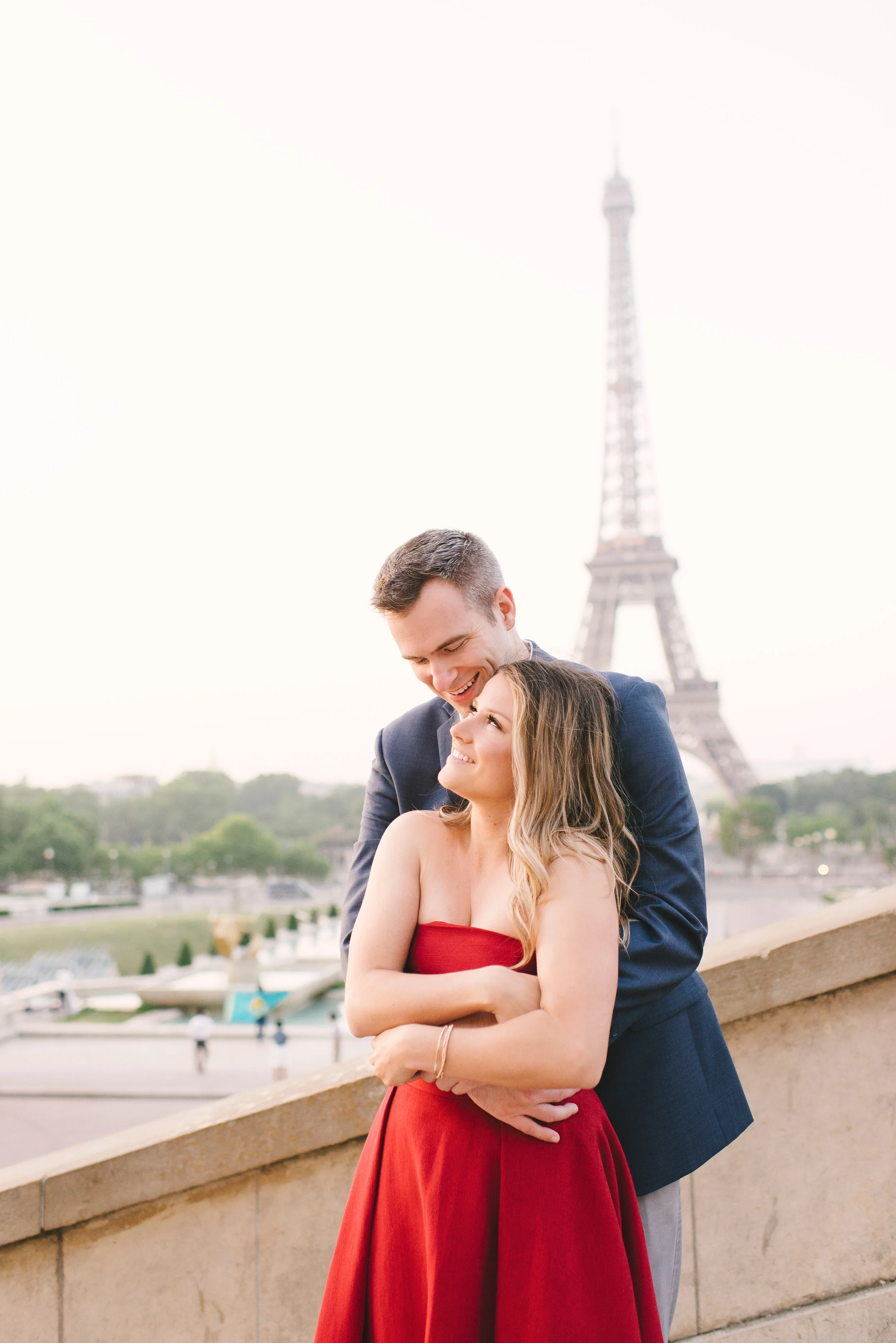 Couple-portrait-session-Paris-EiffelTower-Seine-Cafe029.jpg