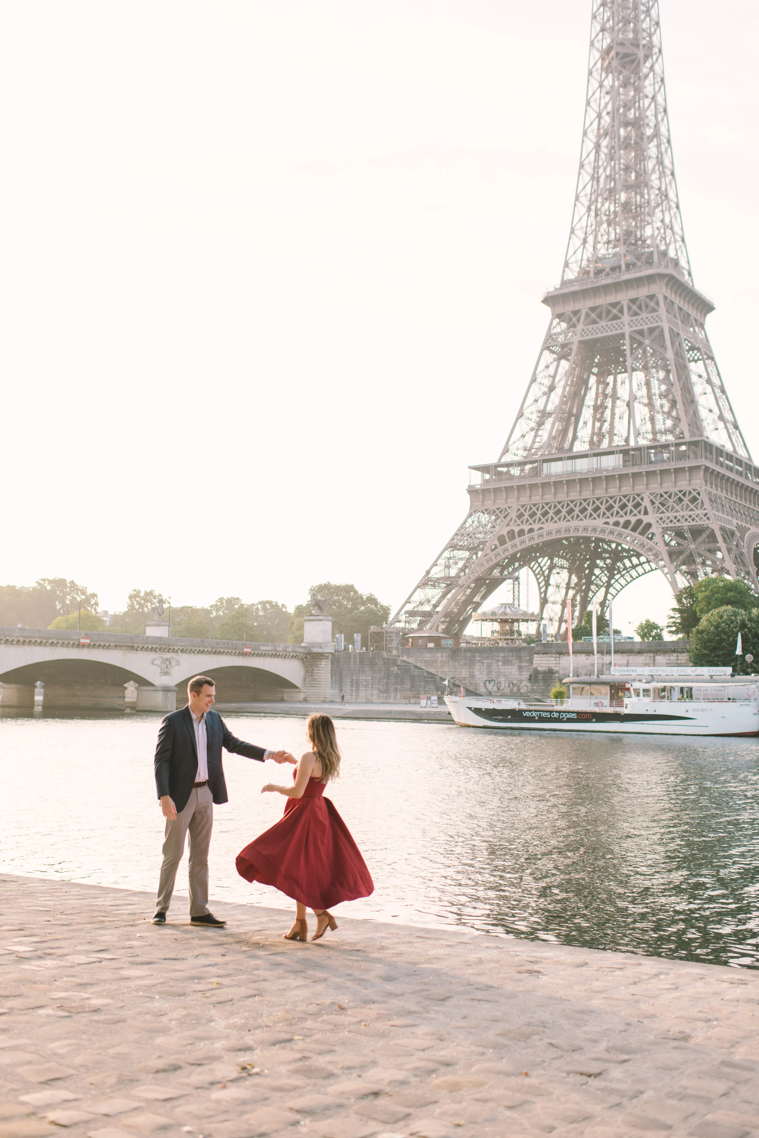 Couple-portrait-session-Paris-EiffelTower-Seine-Cafe082.jpg