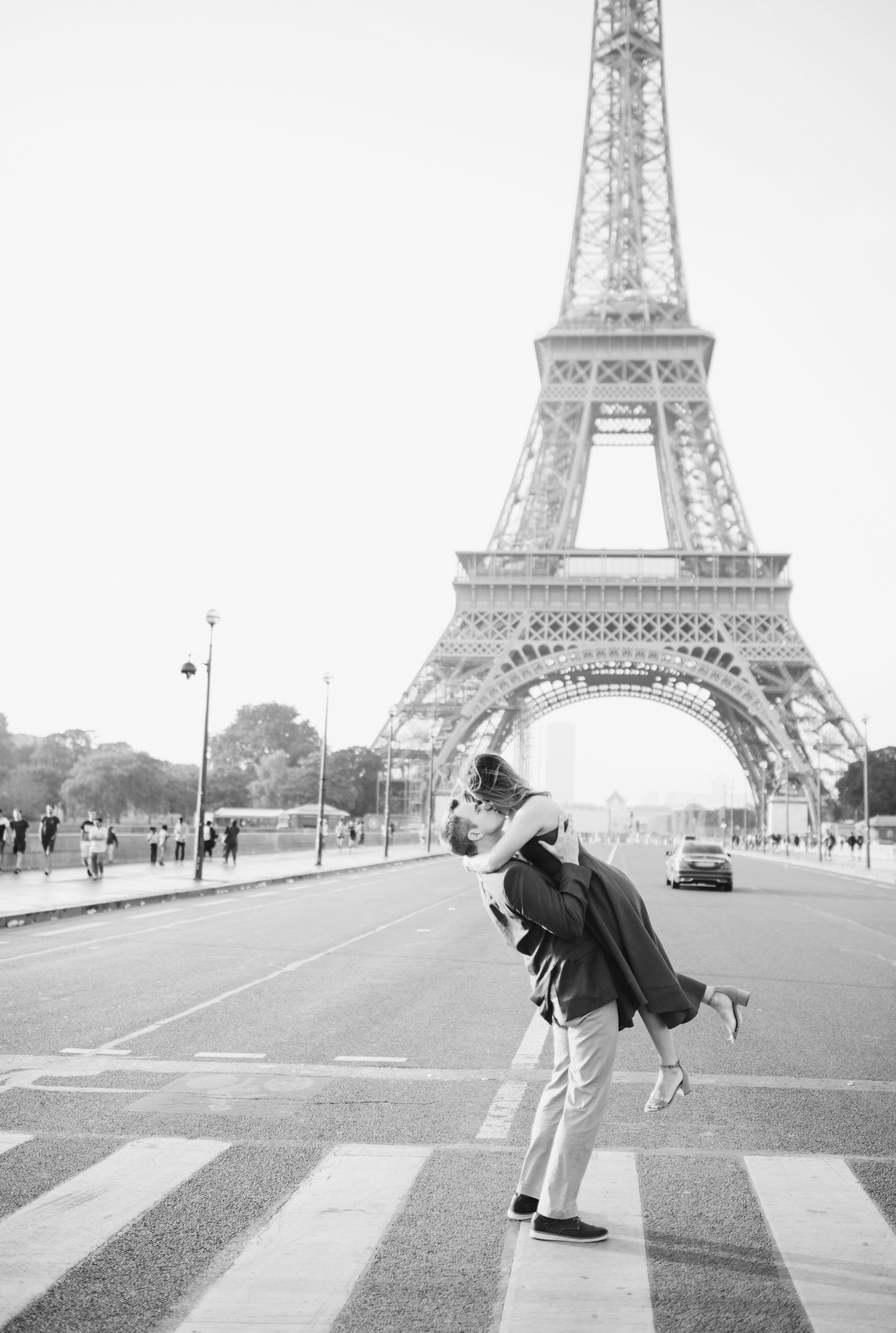 Couple-portrait-session-Paris-EiffelTower-Seine-Cafe123.jpg