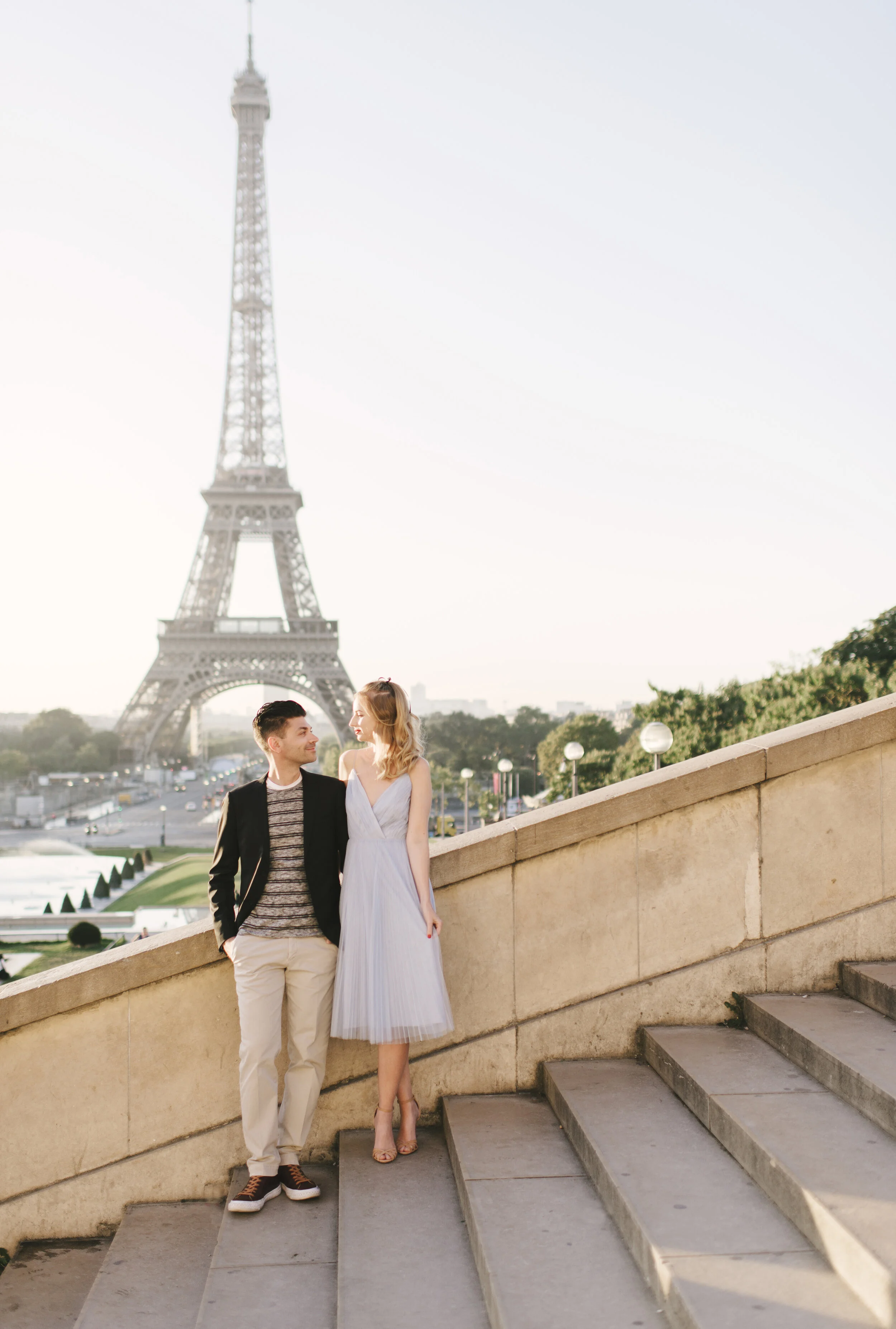 Couple-portrait-session-Paris-France-Trocadero-EiffelTower-cafe040.jpg
