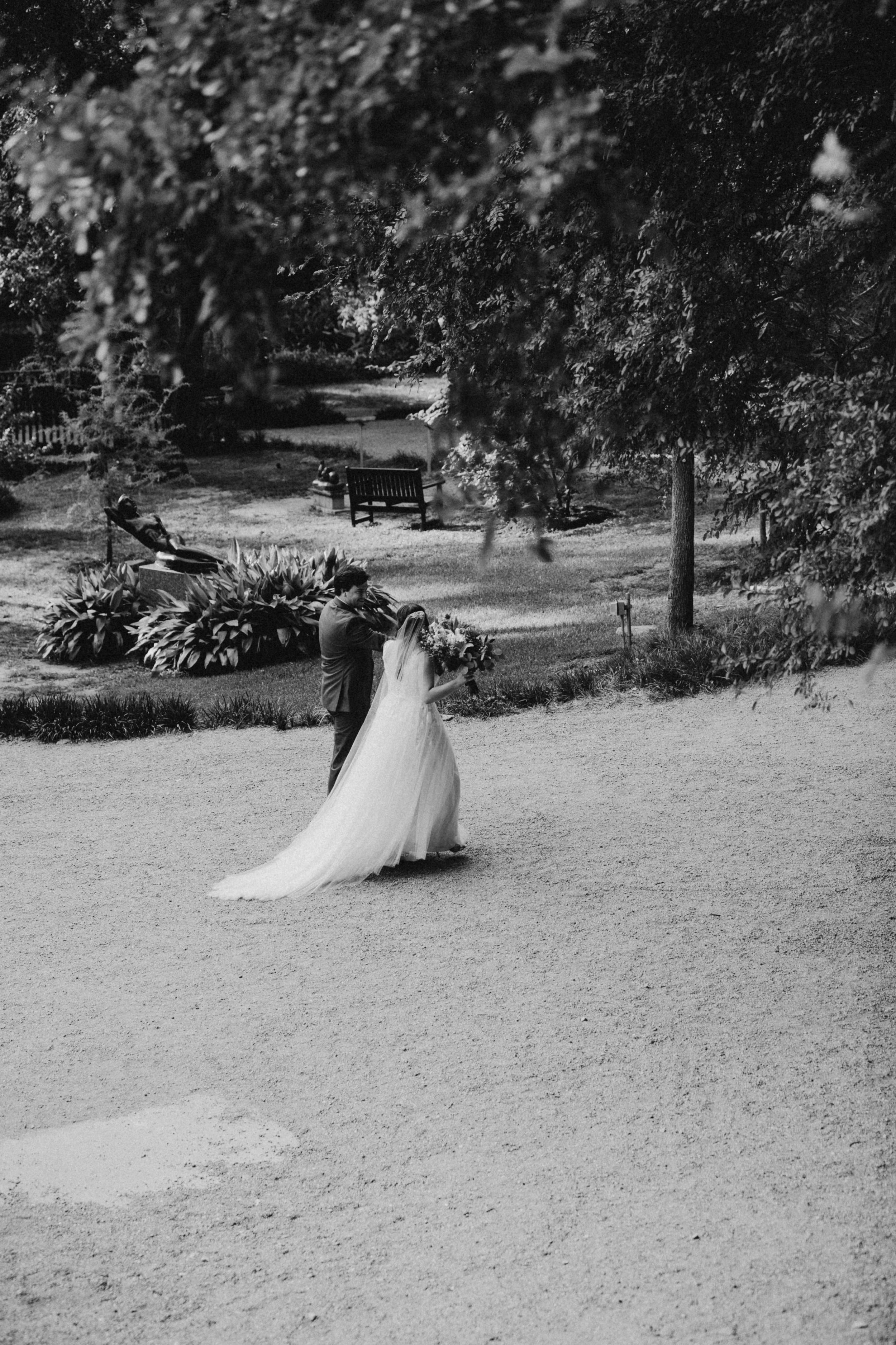 whimsical-austin-texas-garden-wedding-moth-and-moonlite-photography_034.jpg