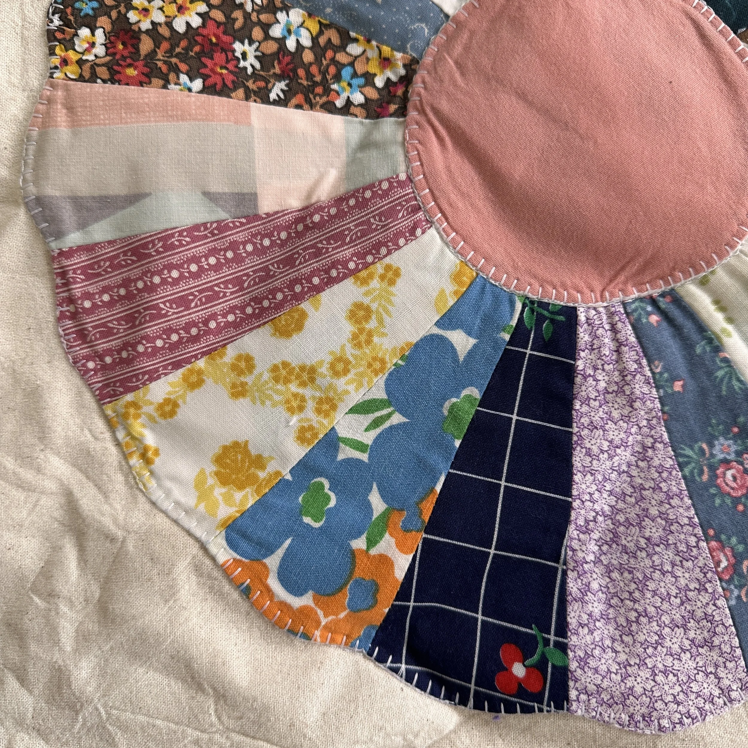 Dresden Plate Tote 3.JPG