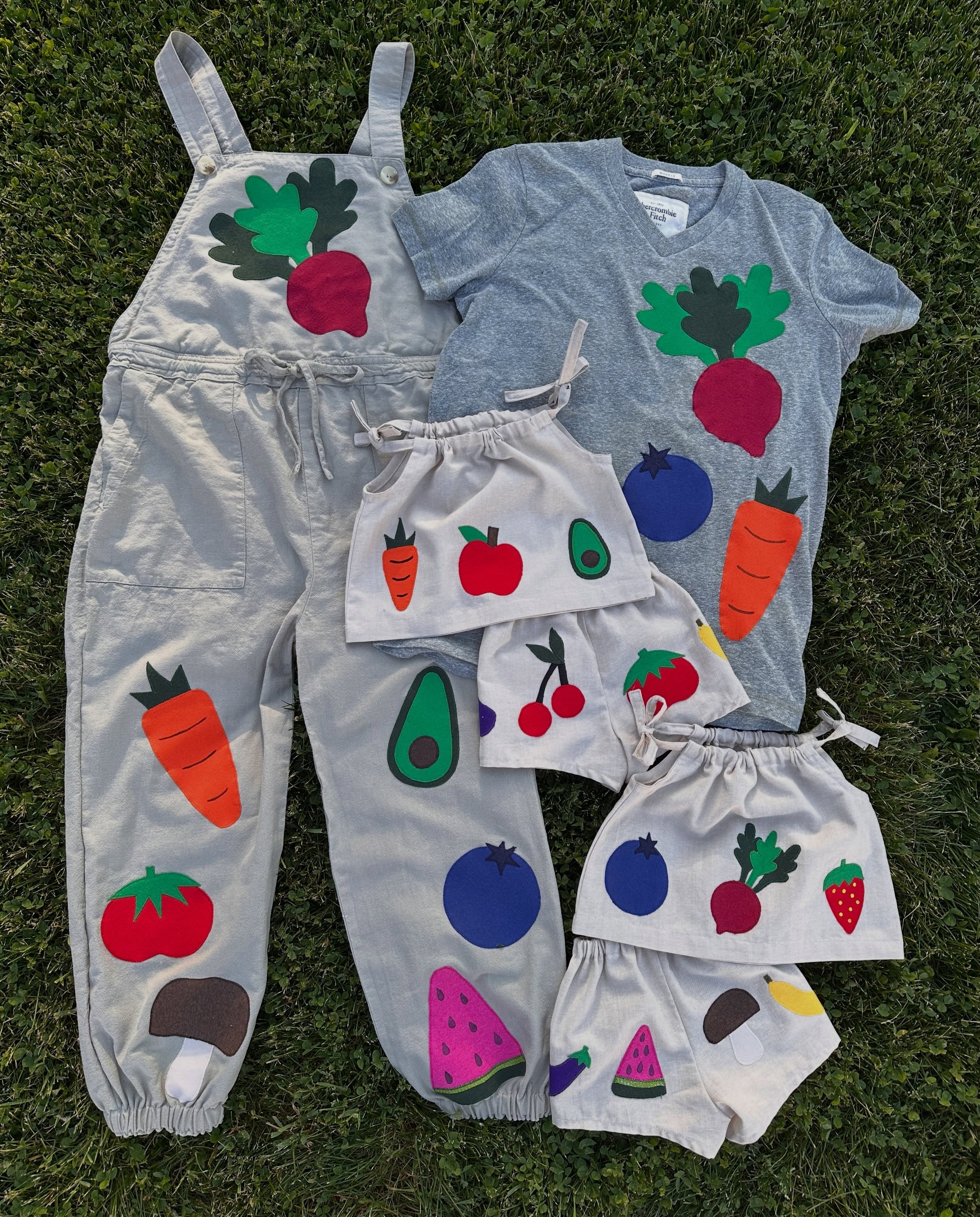 making a spot on my grid for the glorious outfits i made for our lil fam for bowie and carina&rsquo;s first birthday back in may. all of the fruits/veggies are made from t-shirt scraps that i drew/hand cut/appliqu&eacute;d with these two hands 🙌 ove
