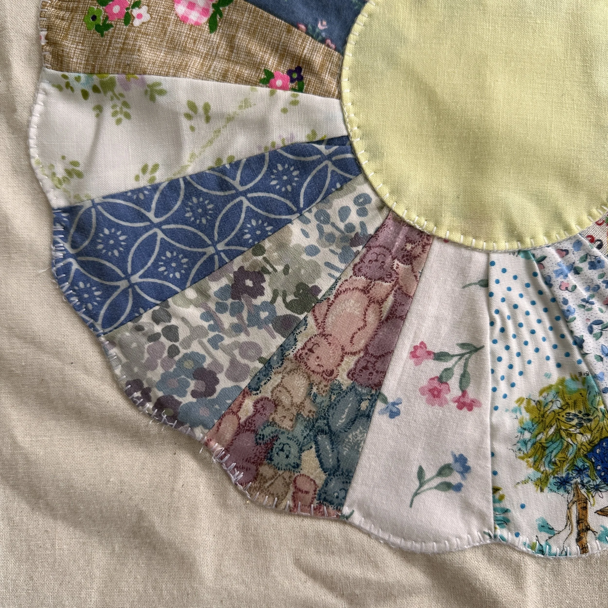 Dresden Plate Tote 3.JPG