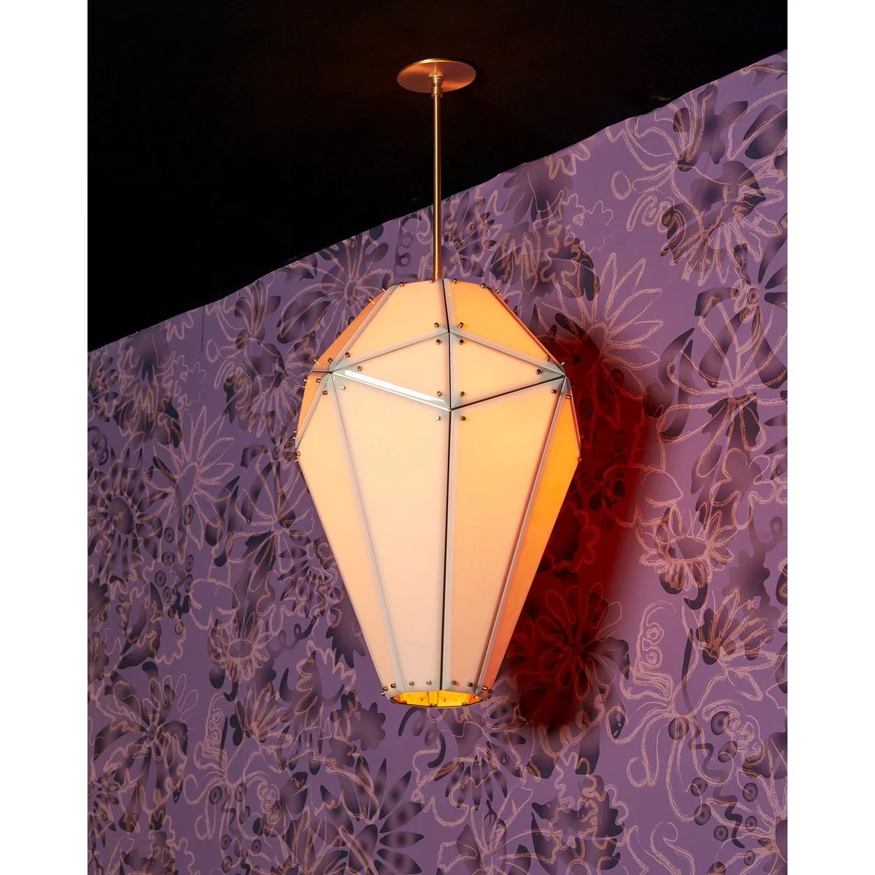 Empire_EM0801_Brushedbrass_PeachGlass.jpg