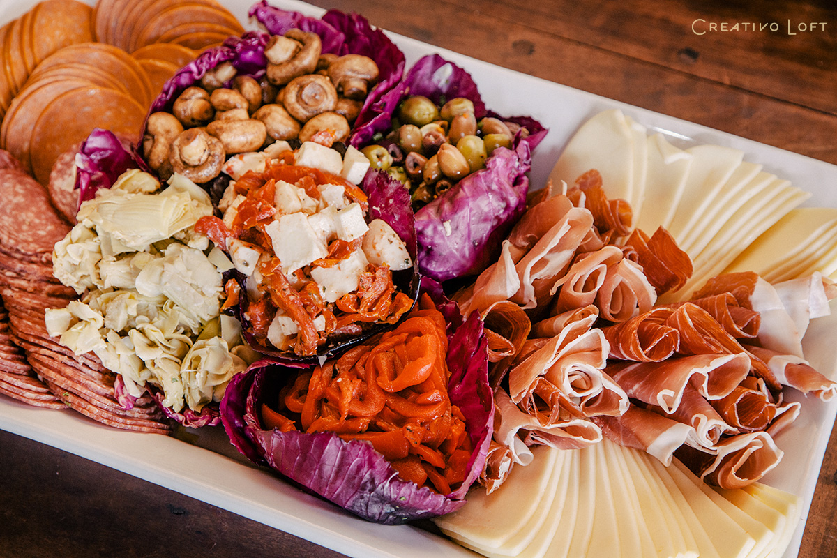06-Creativo-elopement-tiny-wedding-catering-Italian-antipasti.jpg