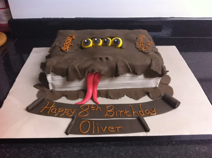 harrypotter-book-cake.jpg