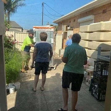 I'm a bit speechless. It's here. 5 months of waiting and saving and stressing. 
Jeez. It's big.

#newkiln #woodrowkilns #potterstoys #newkilnsmell #toonicetouse #itsfinallyhere #omg #pottery #australianceramics #adelaideceramics  #ceramicsculpture #w