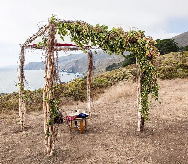 A beautiful ceremony under a beautiful chuppah on a beautiful coast. ❤️ these memories with @dylanconnelly7 .
.
.
.
.
.
#caliwedding #california #wedding #weddingflowers #chuppah #jewishwedding #calicoast #muirbeach #stinsonbeach #anniversary #love #