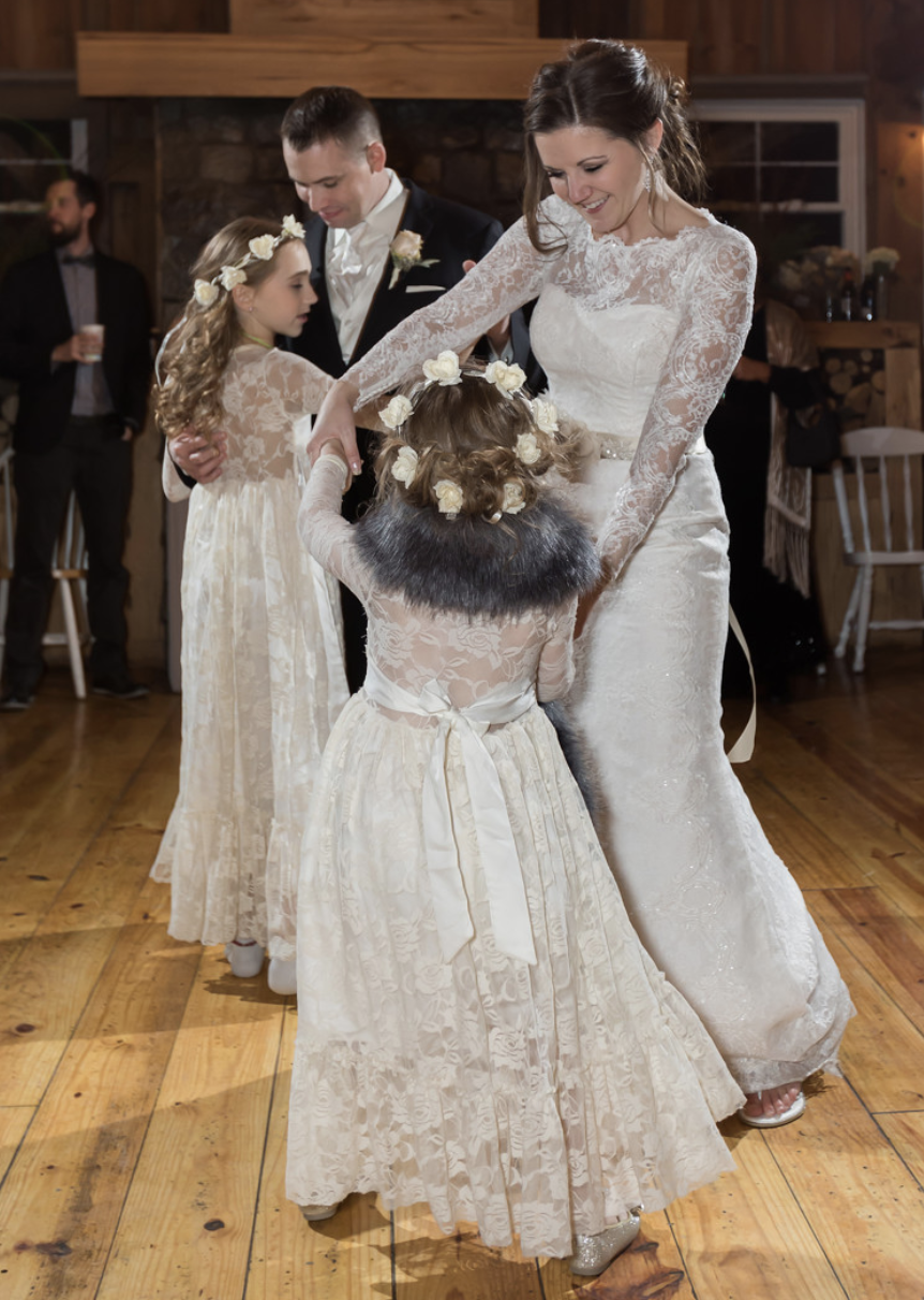 Tiffany-BarnAtHarvestMoonPondWedding.png