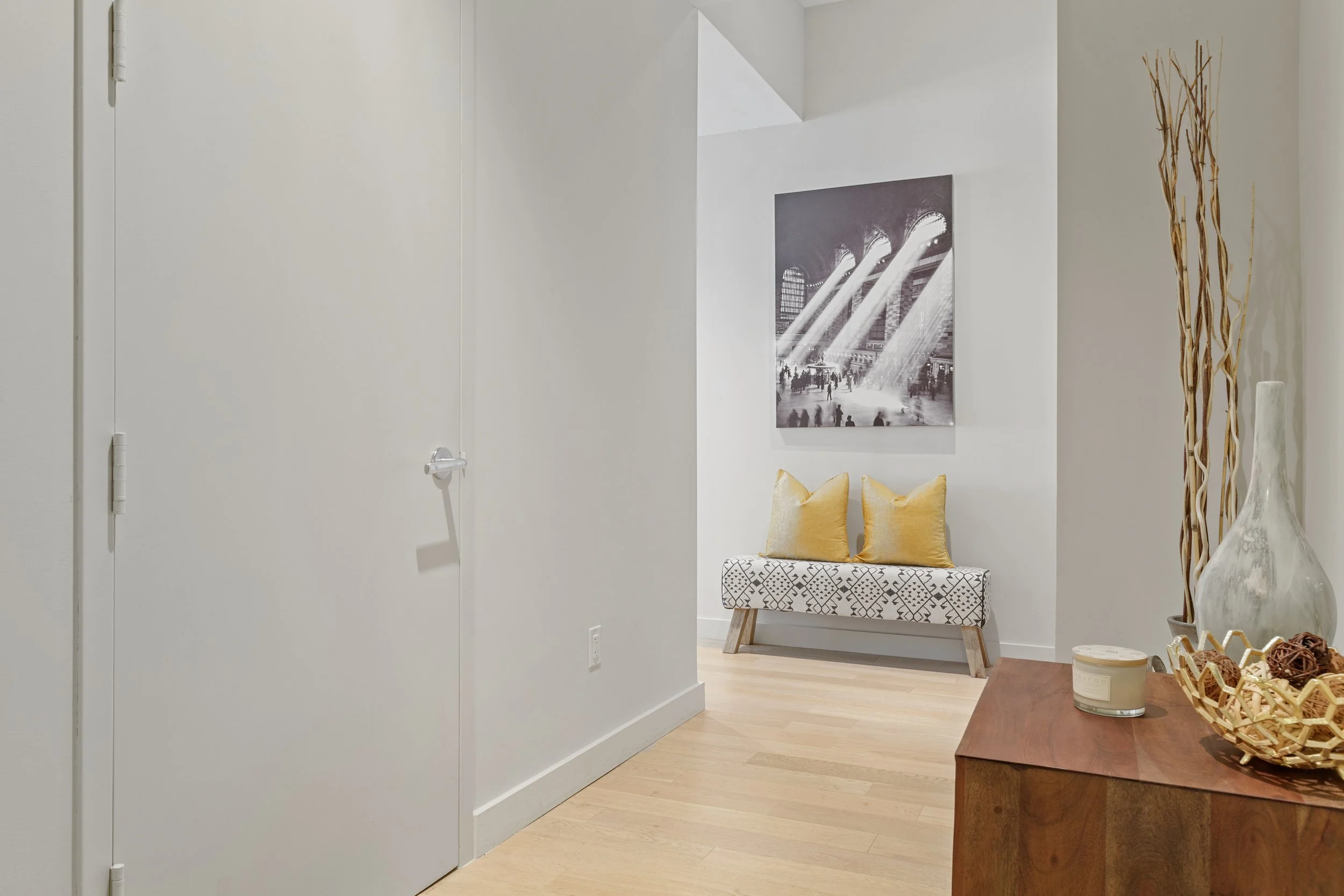 18_75WallStreet_Apt36R_4_Foyer_HiRes.jpg