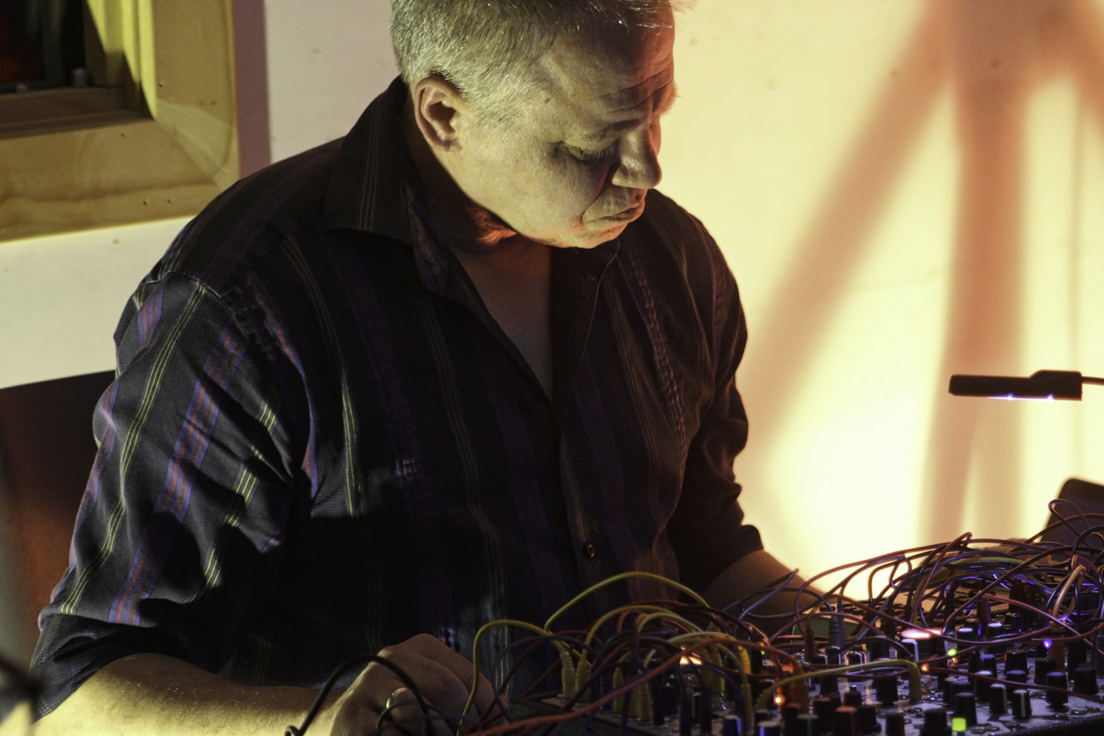 Shawn Decker performing at Outer Ear. Photo by Dan Mohr.