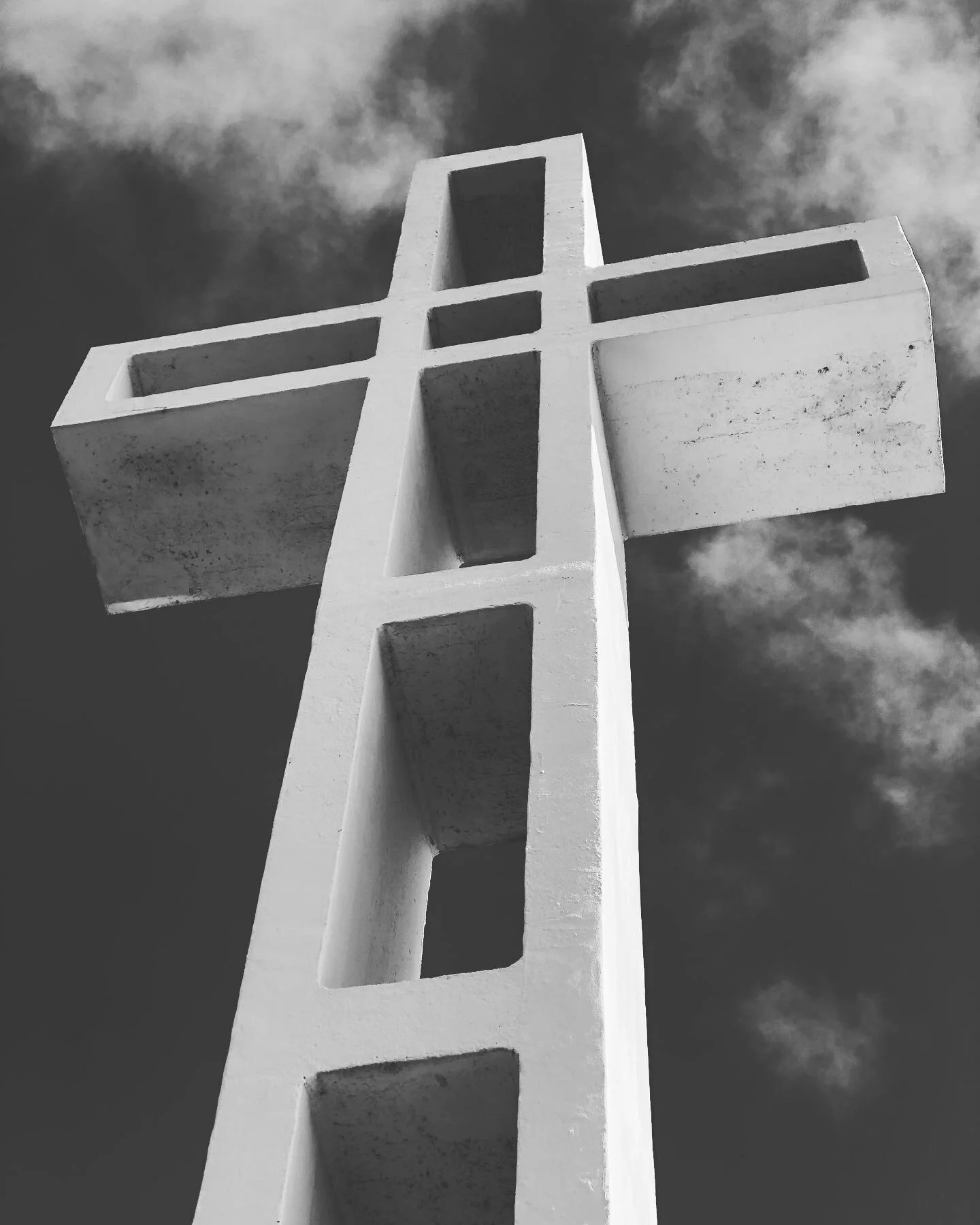 The cross at Mount Soledad.

#mountsoledad #blackandwhite  #sandiego
