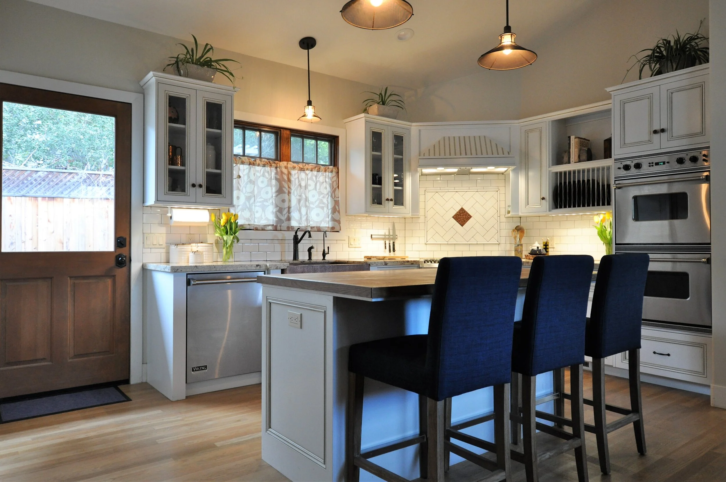 Under-Cabinet Lighting adds beautiful and practical illumination. 