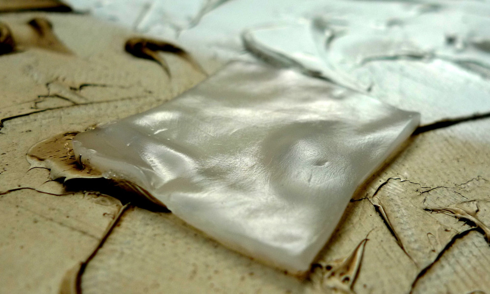 Cleaning of pictures: innovative methodsPosted by ERMA HERMENS&nbsp;on JANUARY 9, 2018https://lookingthroughartblog.wordpress.com/2018/01/09/cleaning-of-pictures-innovative-methods/