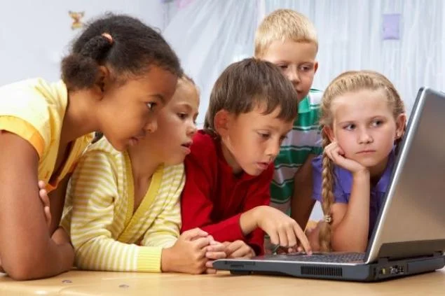 kids-using-computer.jpg