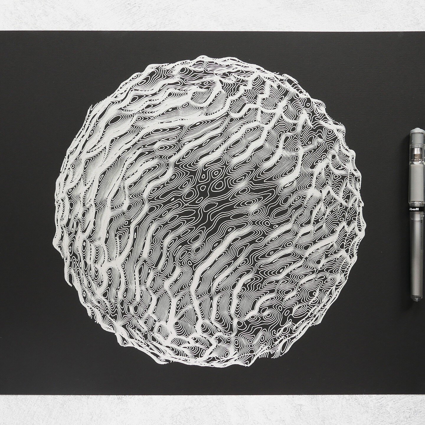 Developing a new technique for converting 3d models into Pen Plotter drawings. Trying to convey both the three-dimensional geometry but also a 'light' effect. Testing it on one of my more organic sculptures. Definitely has potential!
.
420 x 297mm
Si