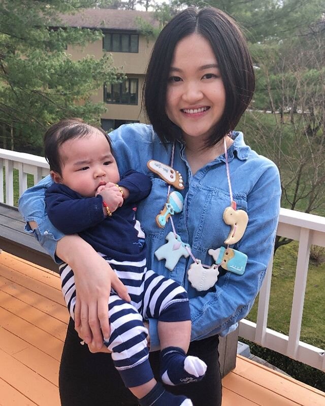 Can&rsquo;t believe this little one is already four and a half month old. Glad that we get to spend time as a family during quarantine. 收涎餅乾戴上去就爆哭，媽媽只好默默的戴起來，做了這麼久總要使用一下吧😅