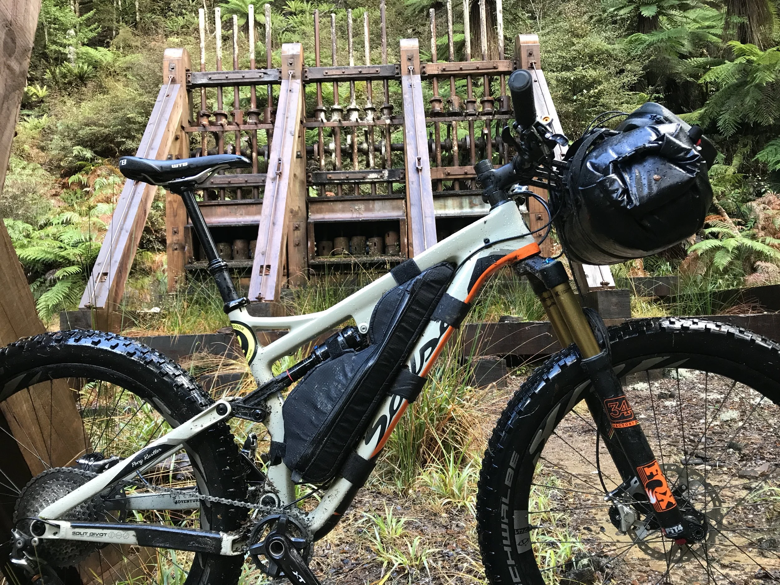 This image shows how the Salsa EXP Anything Cradle smartly keeps the load away from the head Tube and cables/hoses.  