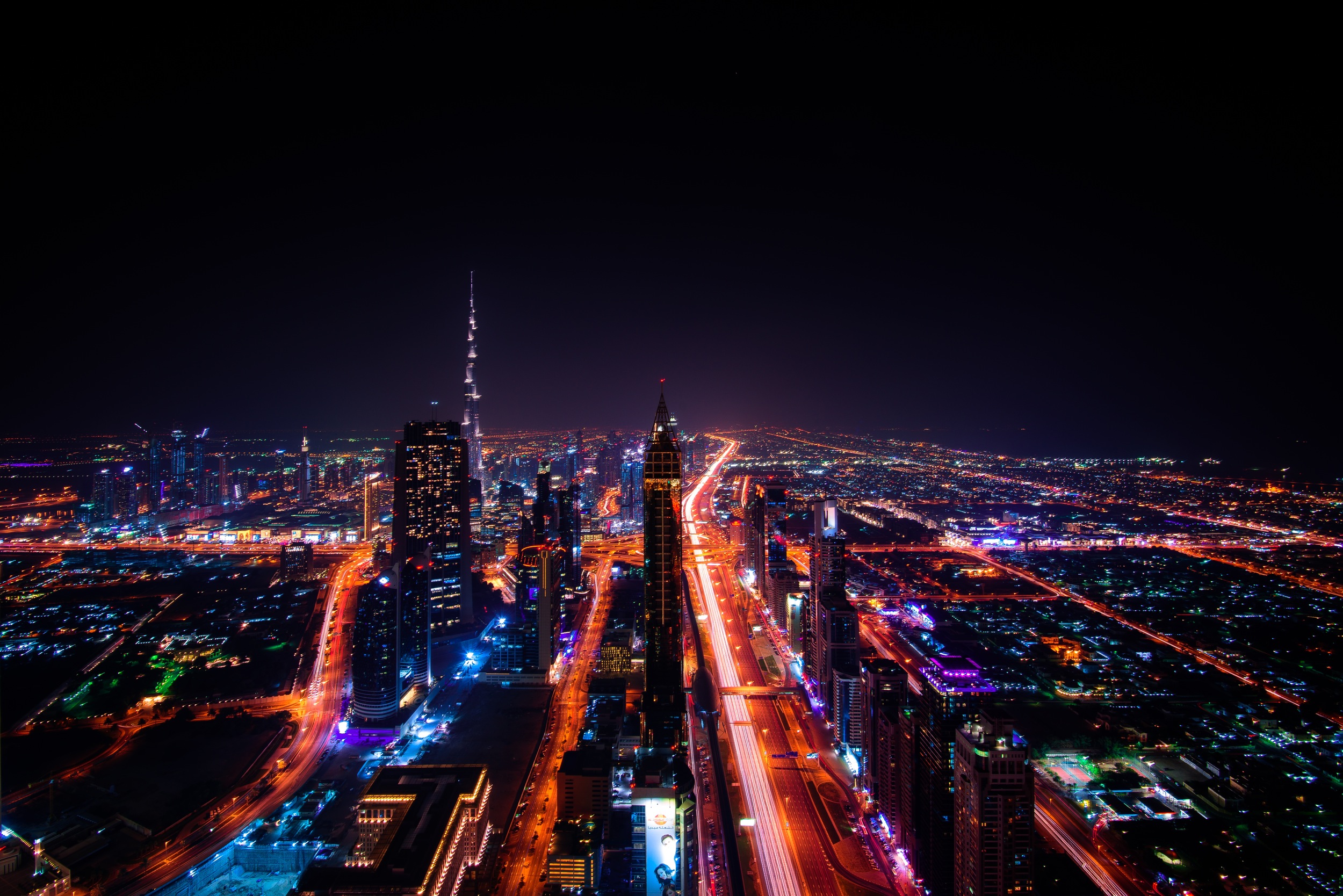 flowing-traffic-lights-in-night-time-city-view