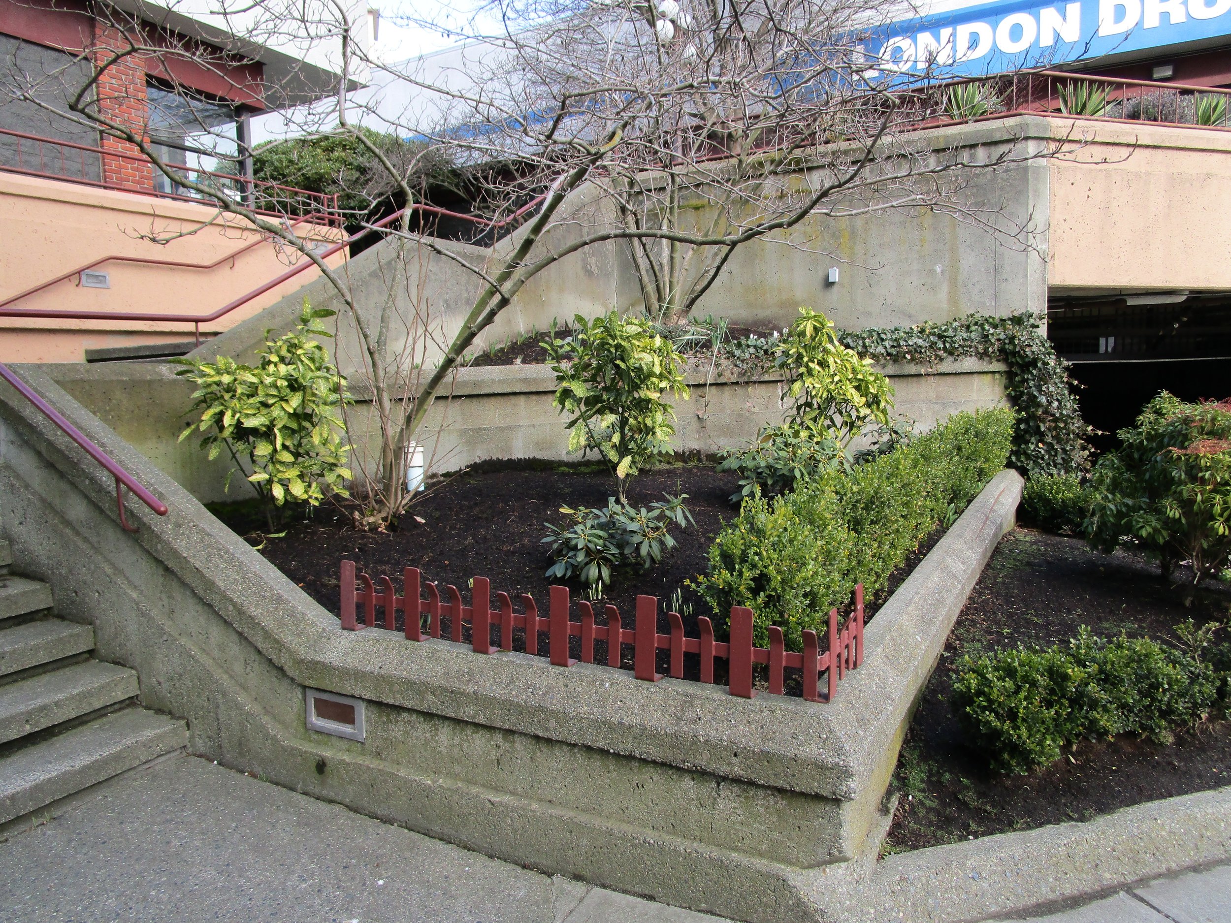 Metal defenses at Harris Green 2