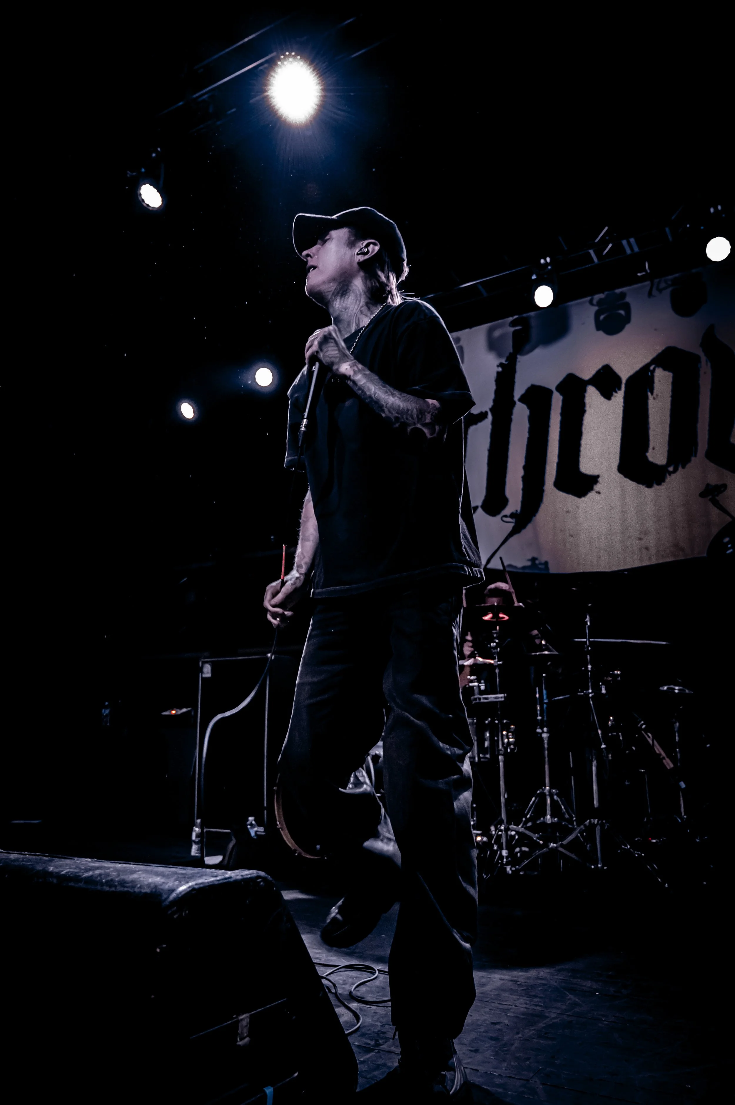 Thrown_0133_24-70_02.jpg