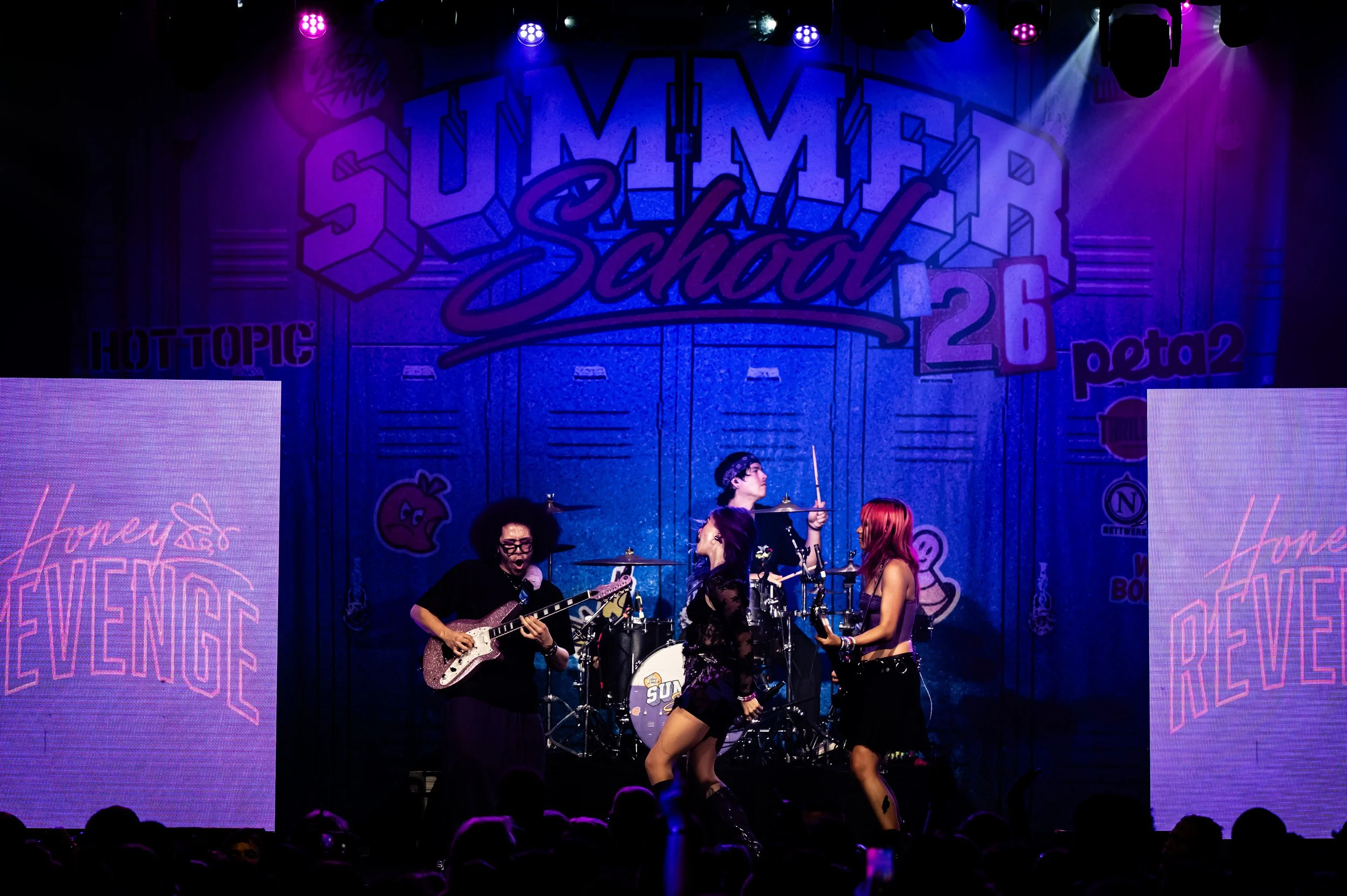 Honey Revenge_0127_70-200.jpg