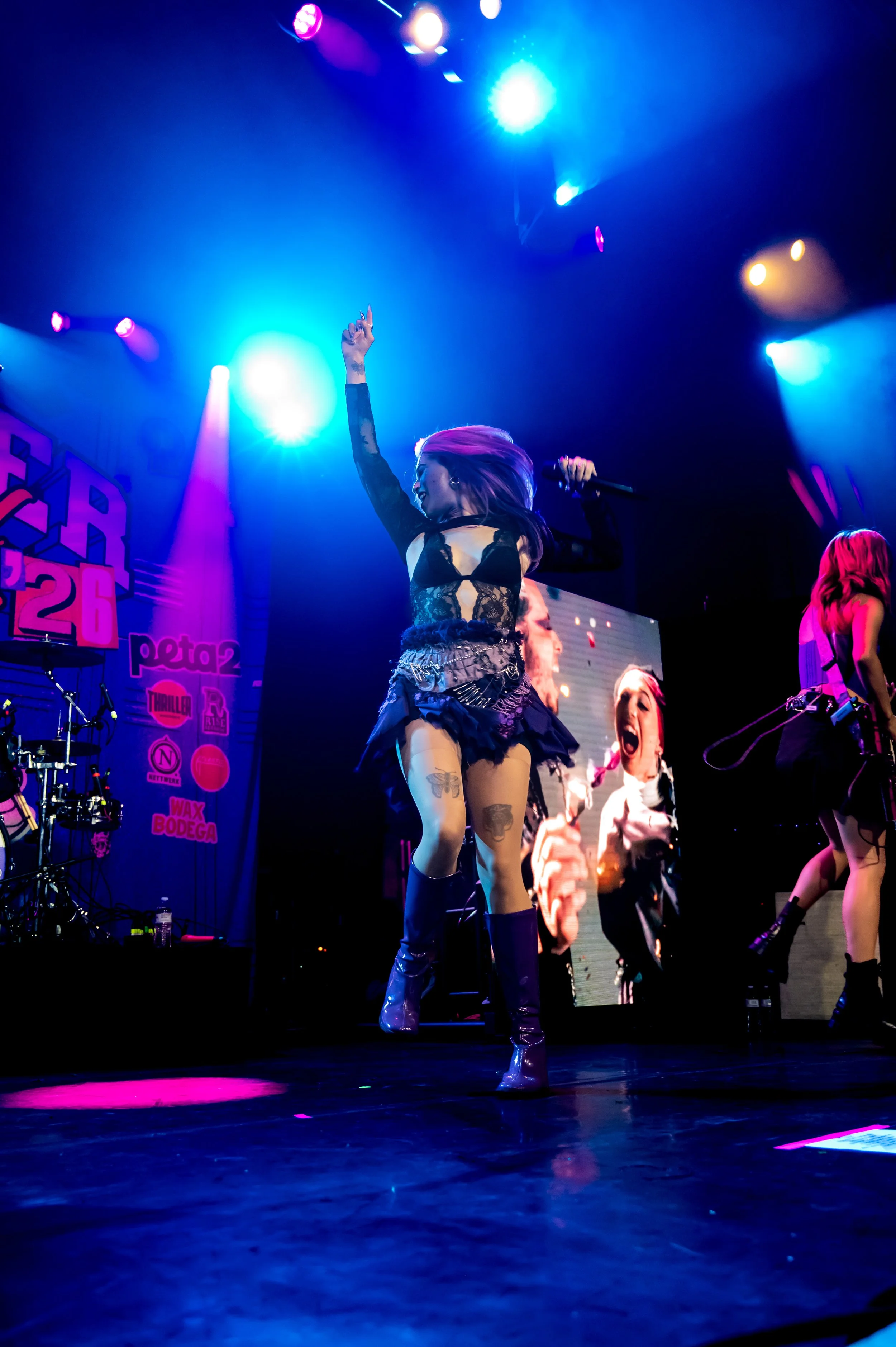 Honey Revenge_0223_24-70_01.jpg