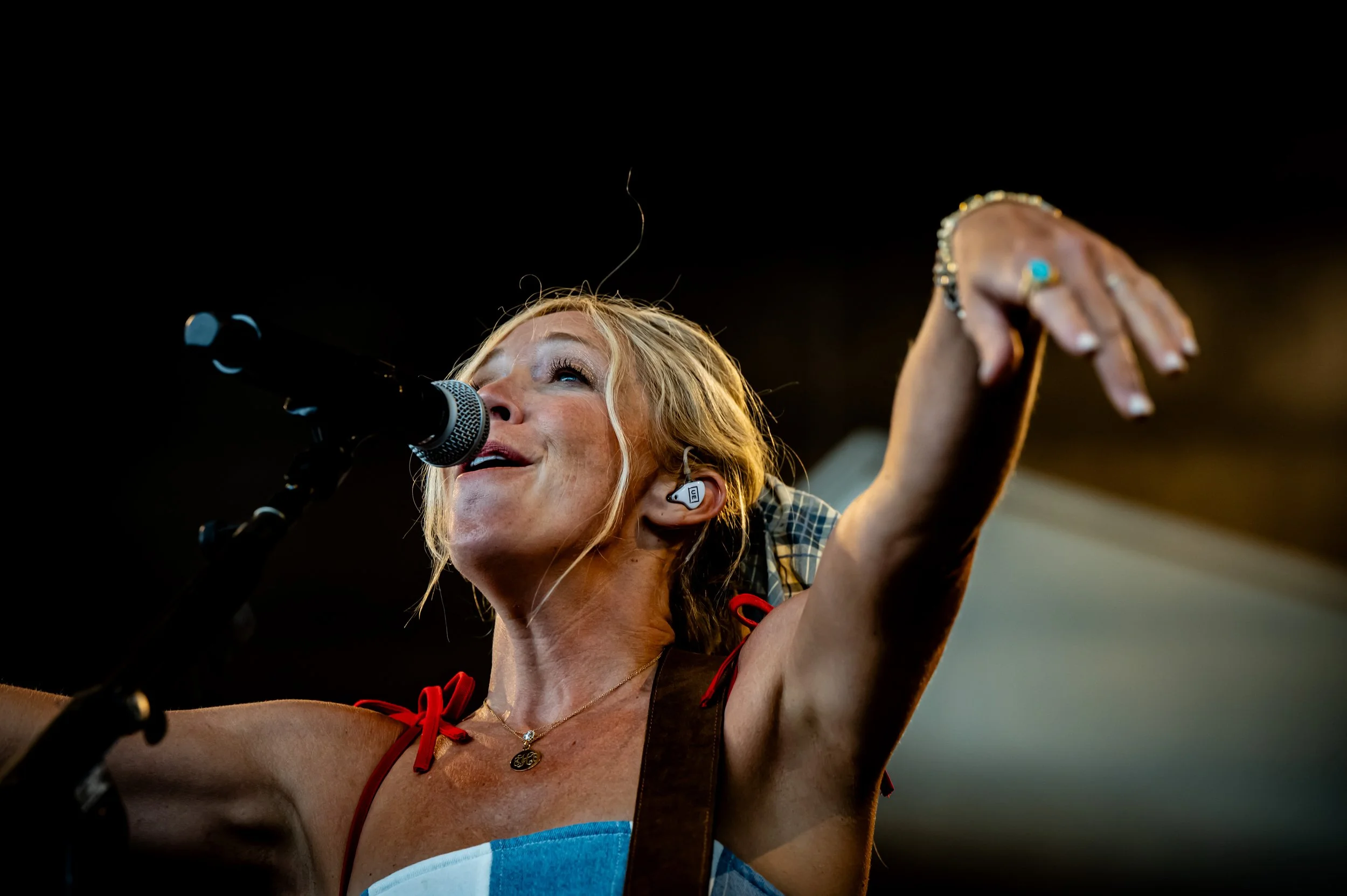 Drew & Ellie Holcomb_0009_70-200.jpg