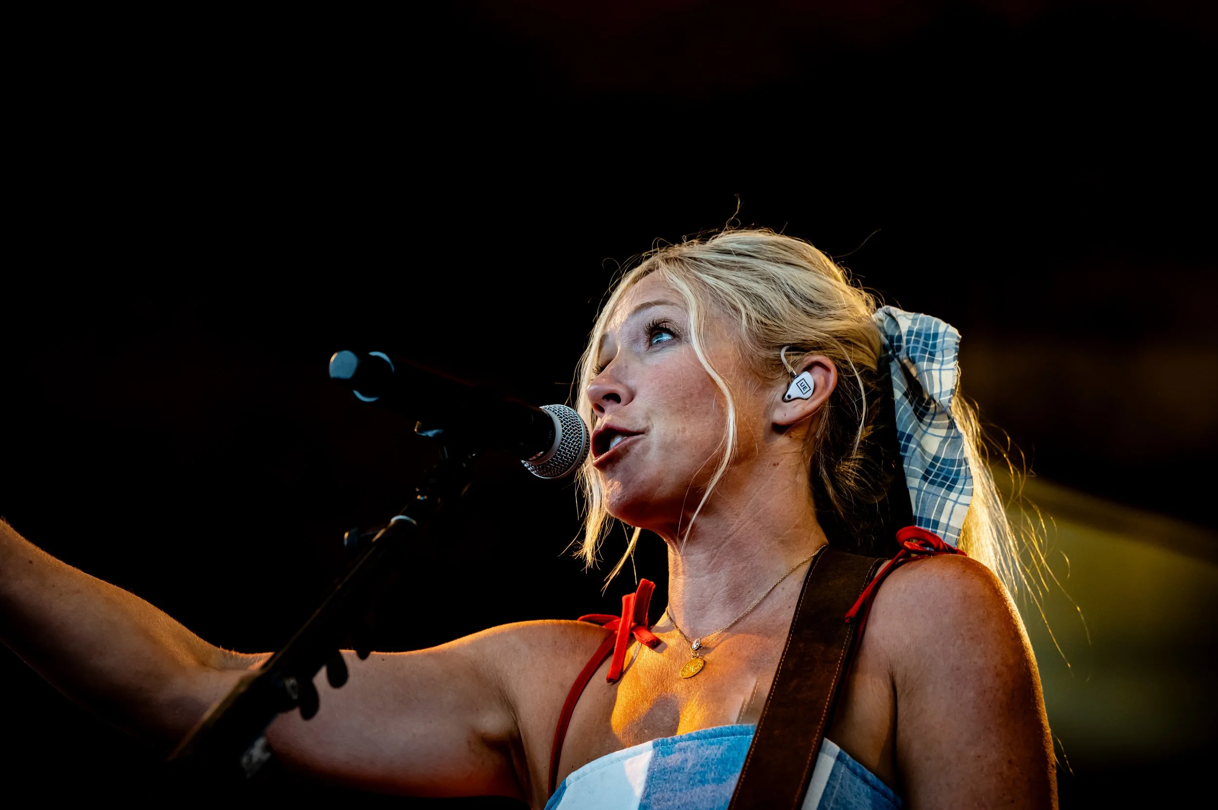 Drew & Ellie Holcomb_0016_70-200.jpg