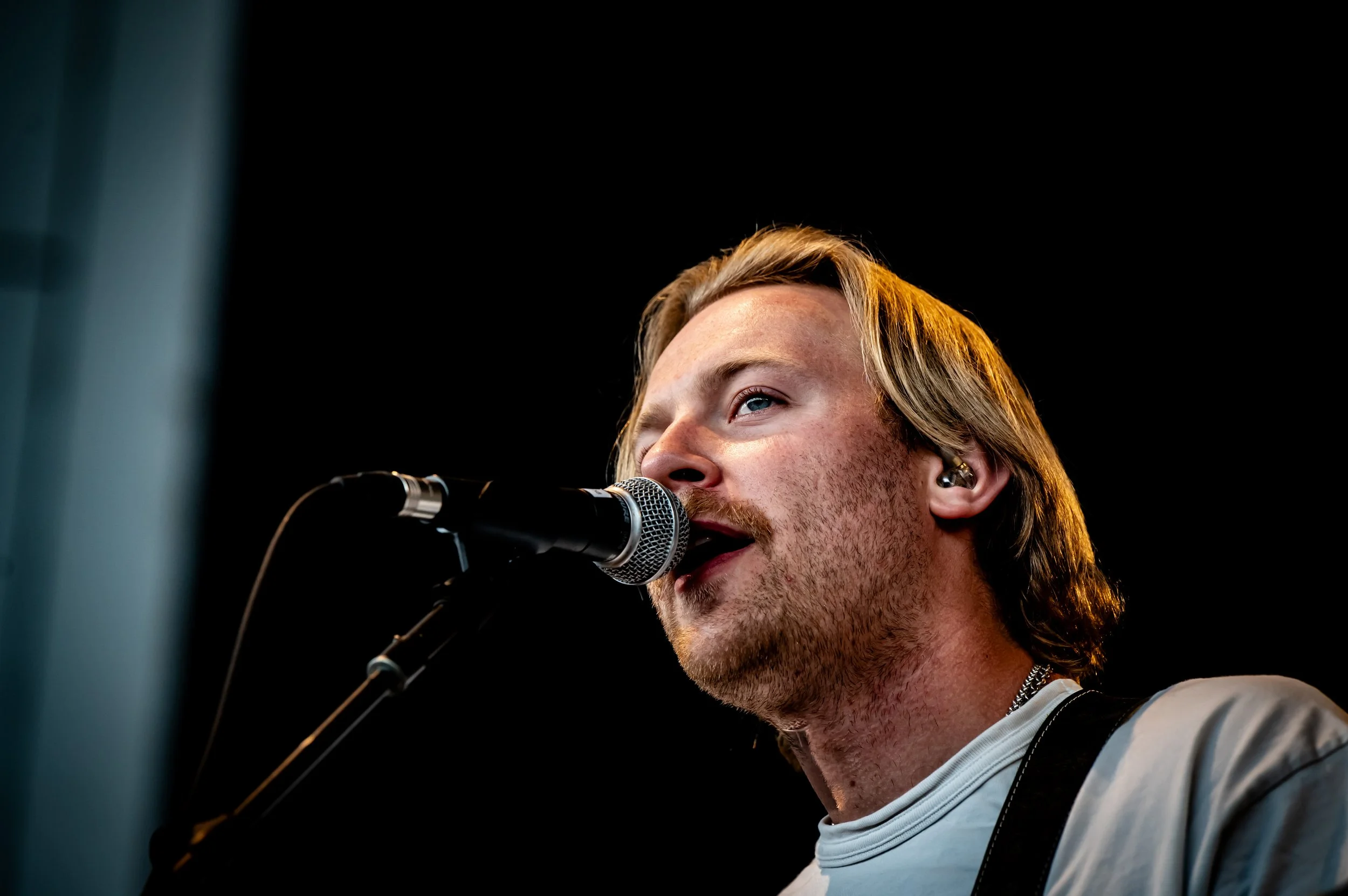 Drew & Ellie Holcomb_0059_70-200.jpg