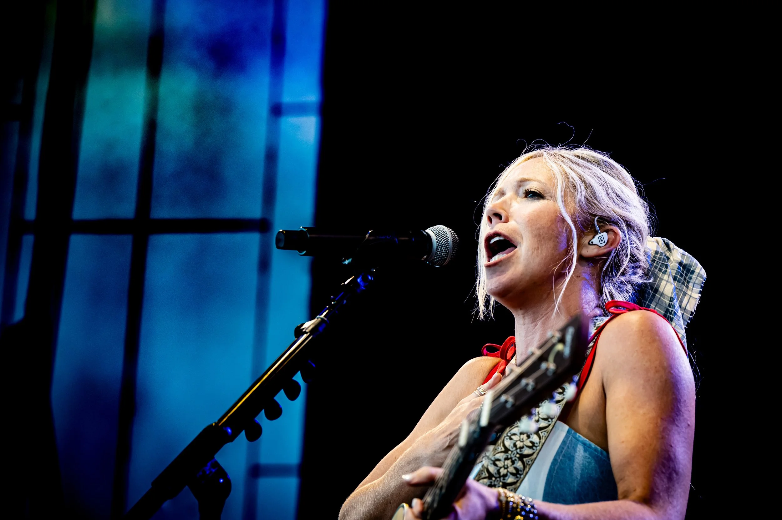 Drew & Ellie Holcomb_0108_70-200.jpg