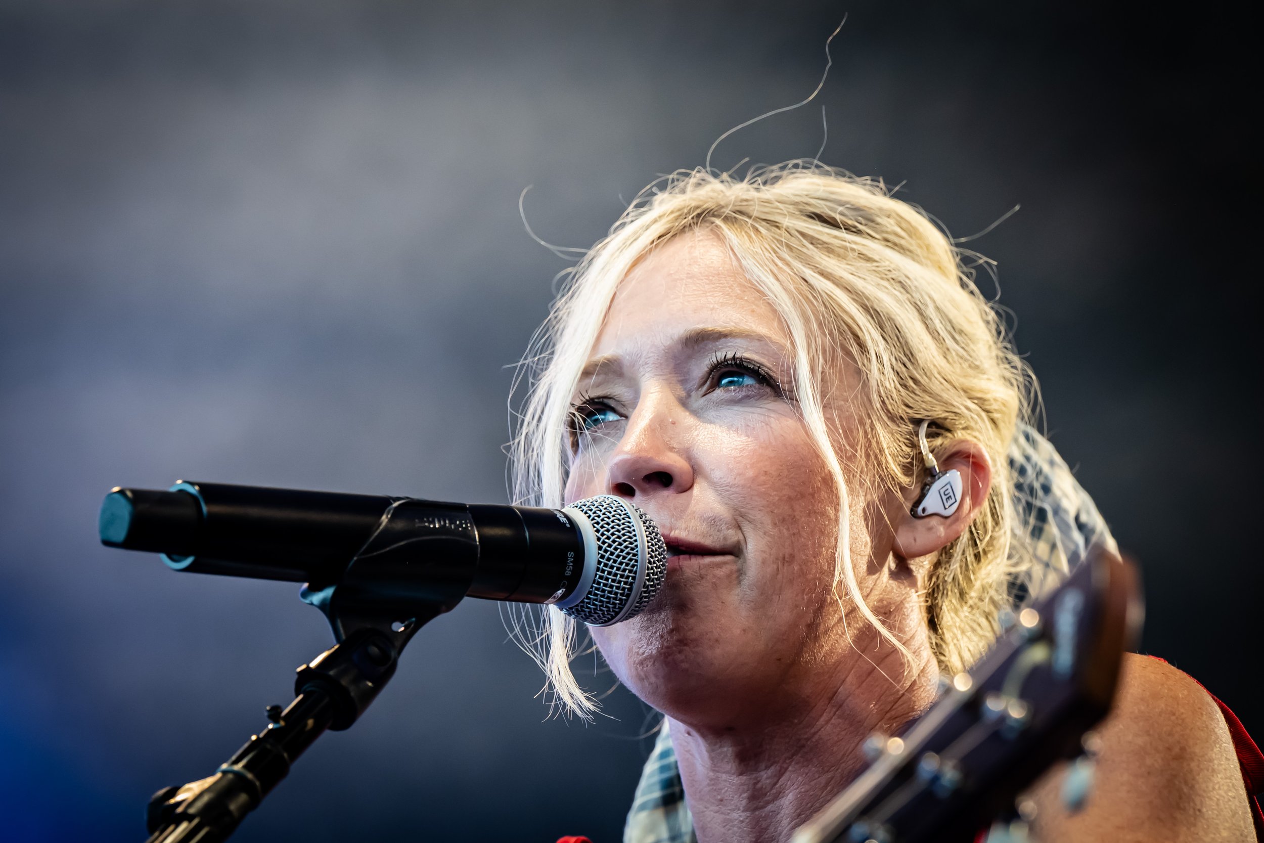 Drew & Ellie Holcomb_0149_70-200.jpg