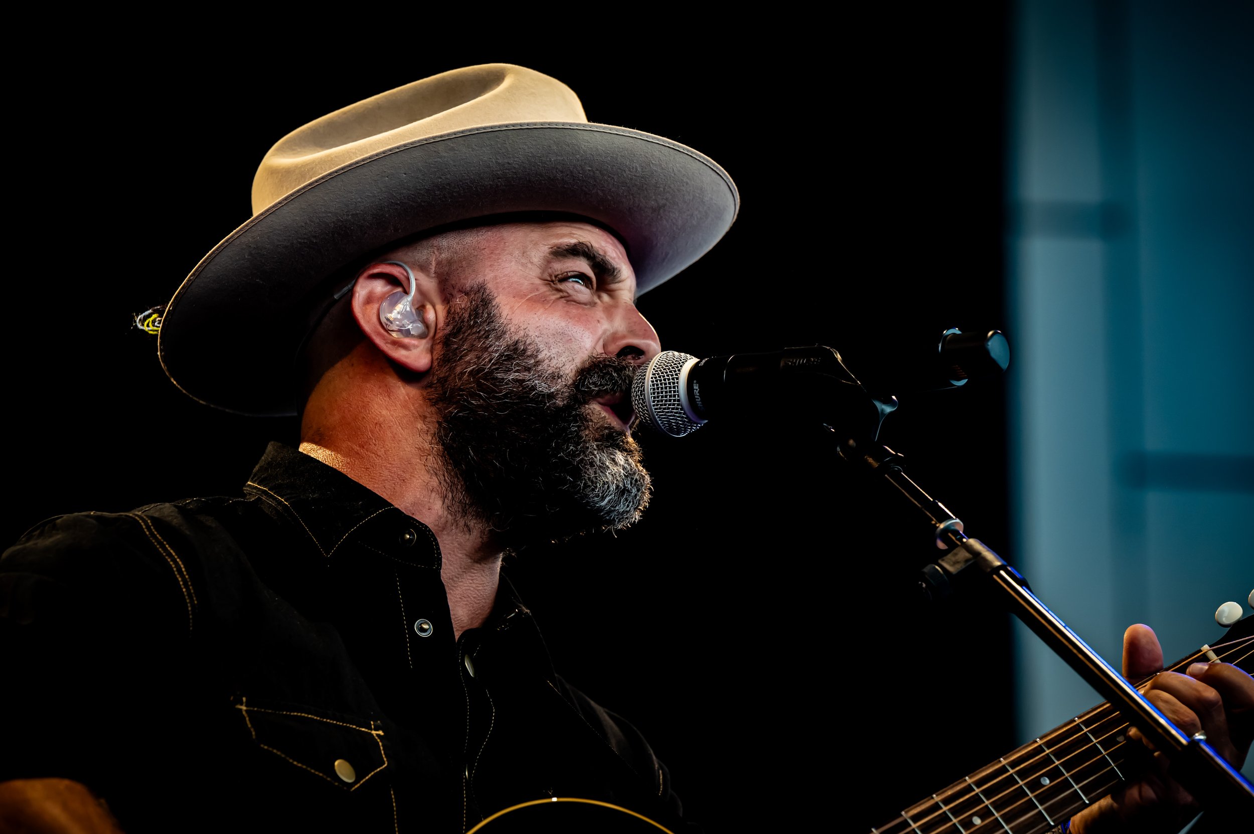 Drew & Ellie Holcomb_0179_70-200.jpg