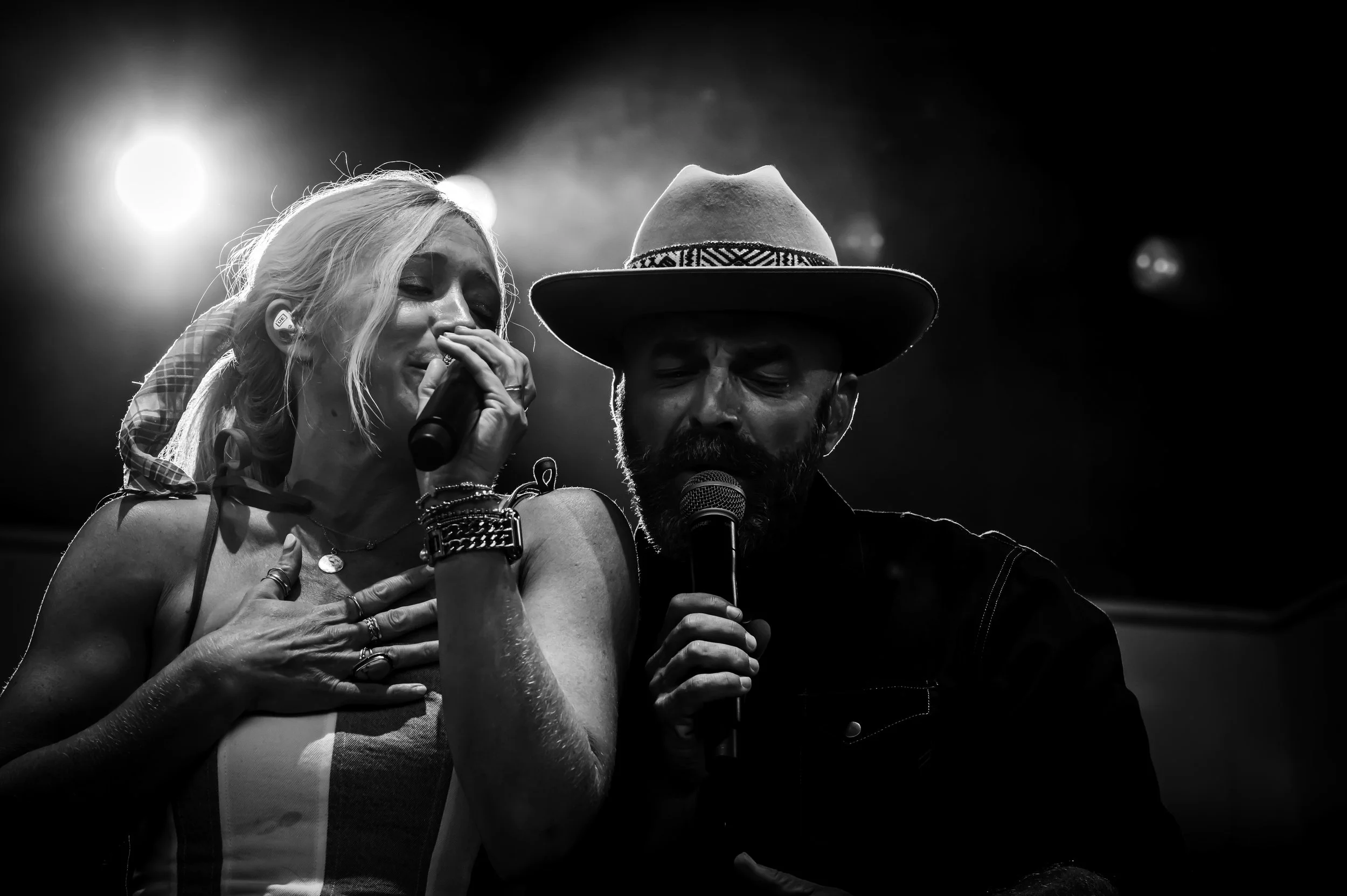 Drew & Ellie Holcomb_0189_70-200.jpg