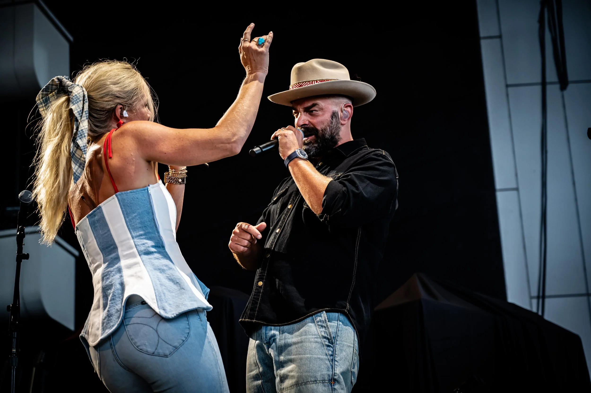 Drew & Ellie Holcomb_0246_24-70.jpg