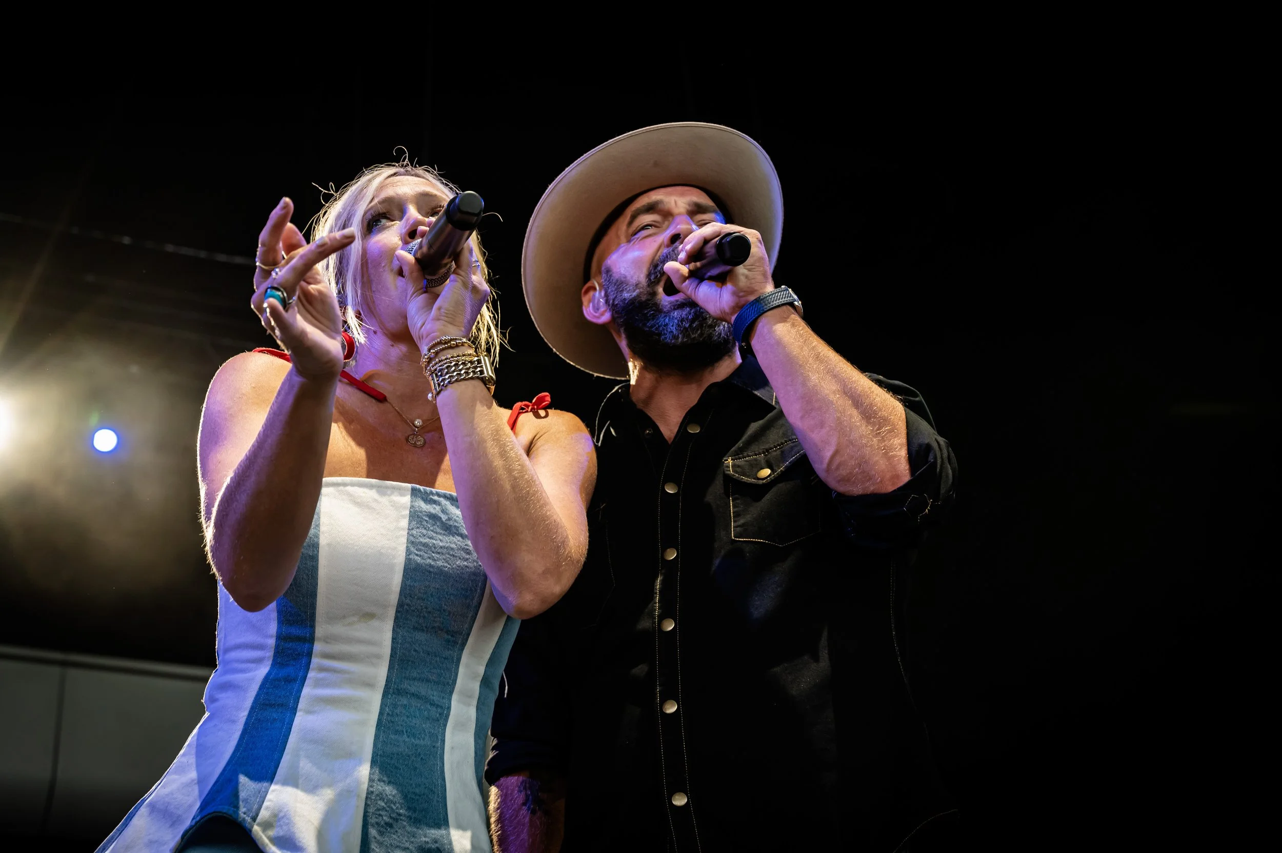 Drew & Ellie Holcomb_0295_24-70.jpg