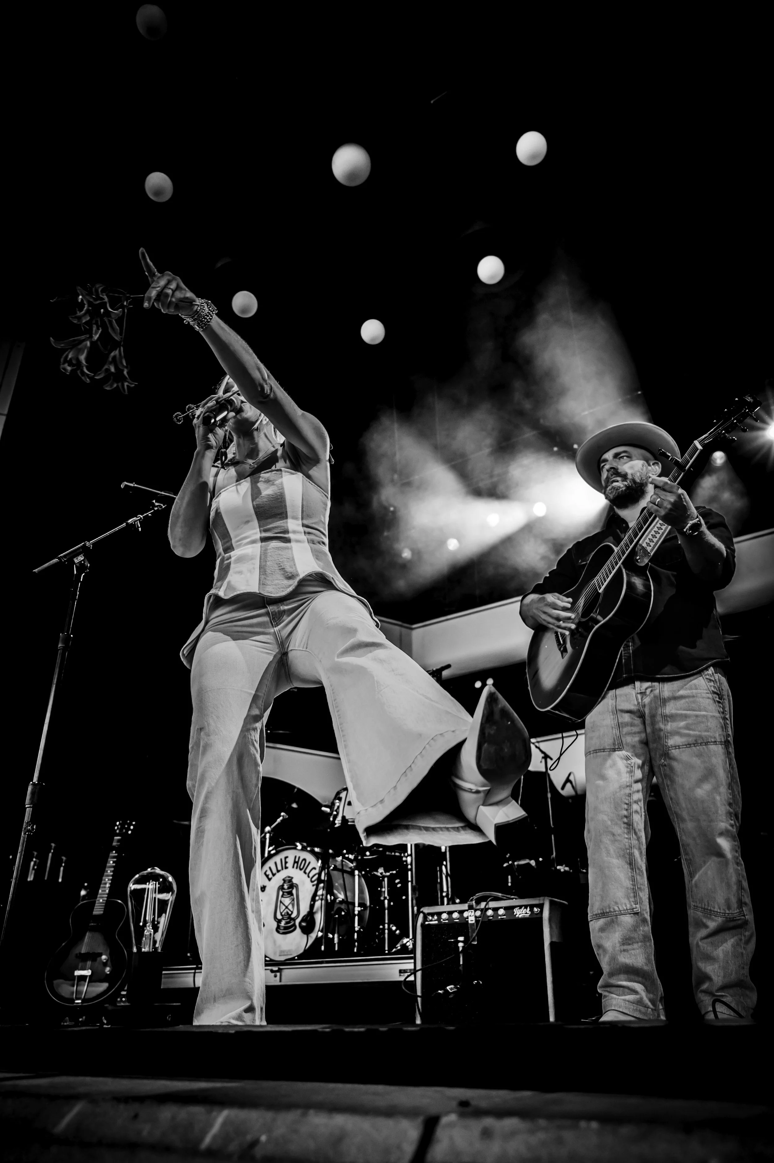 Drew & Ellie Holcomb_0357_24-70.jpg