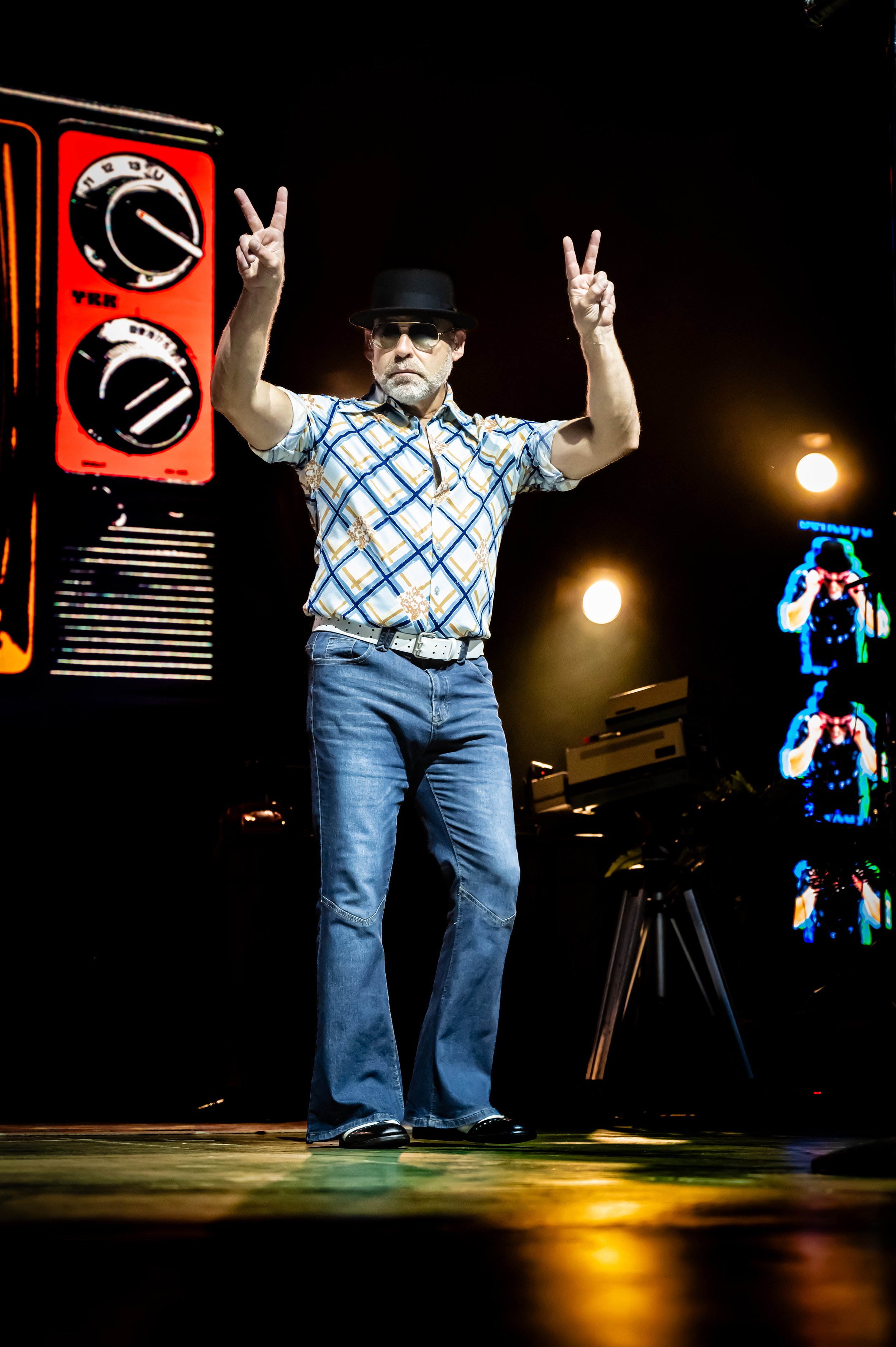 Yacht Rock Revue_0009_24-70.jpg