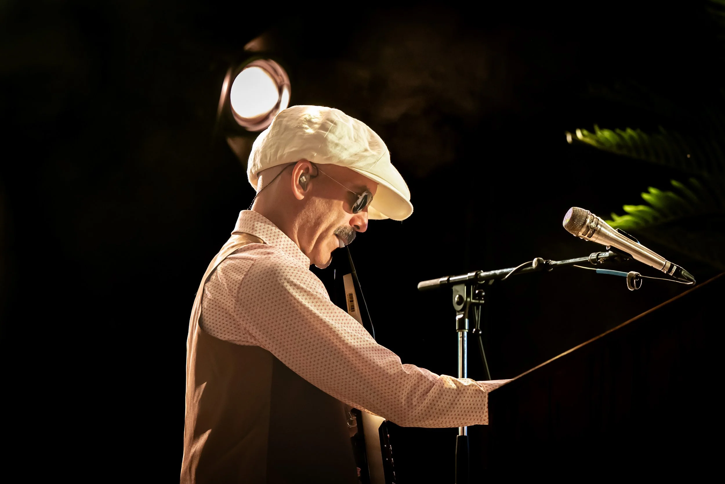 Yacht Rock Revue_0021_70-200.jpg