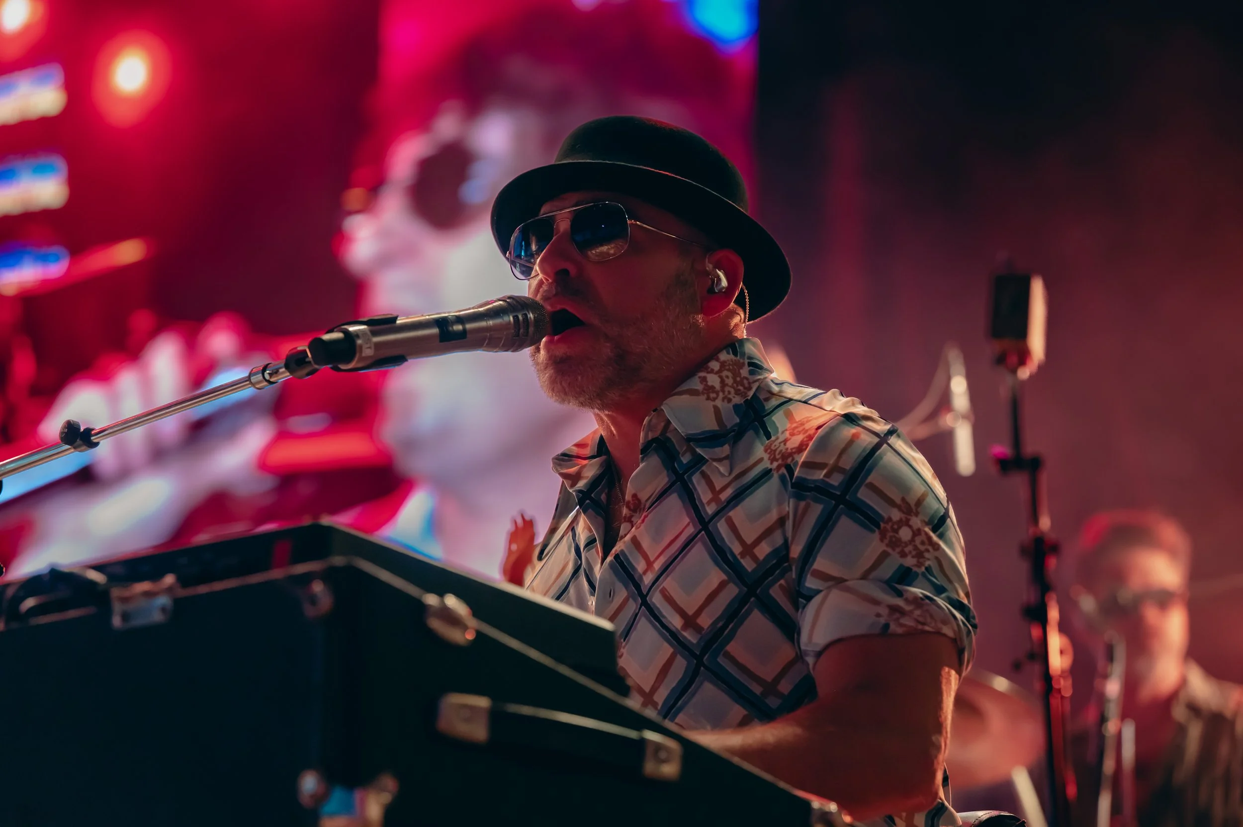 Yacht Rock Revue_0053_70-200.jpg