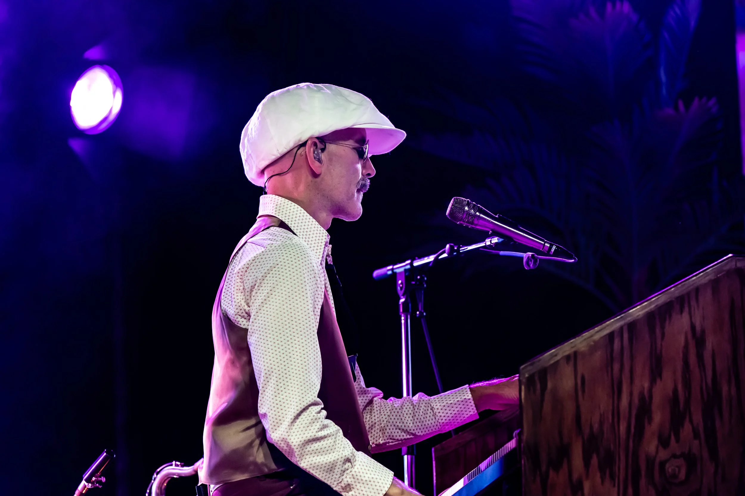 Yacht Rock Revue_0085_70-200.jpg