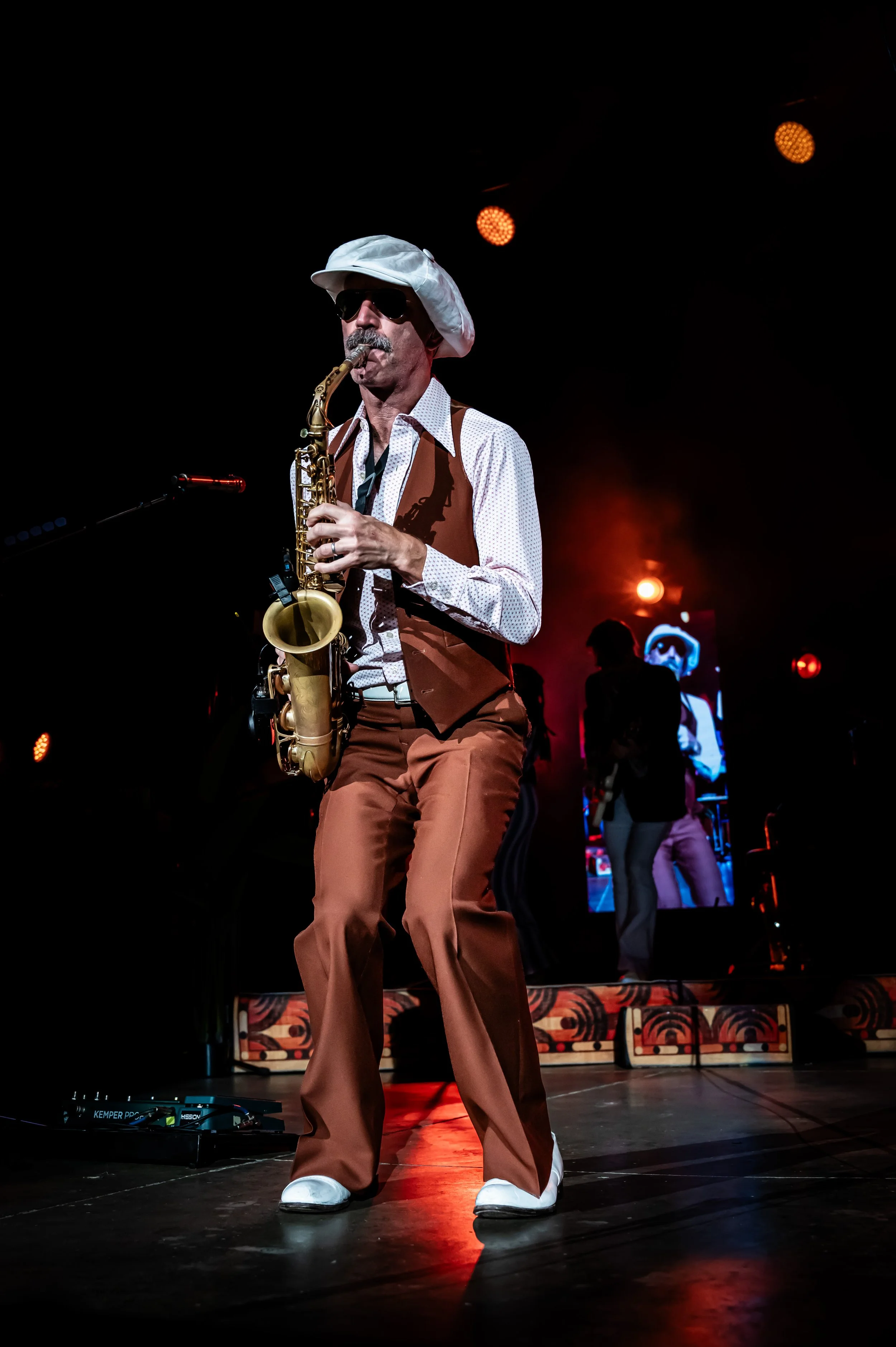 Yacht Rock Revue_0176_24-70.jpg